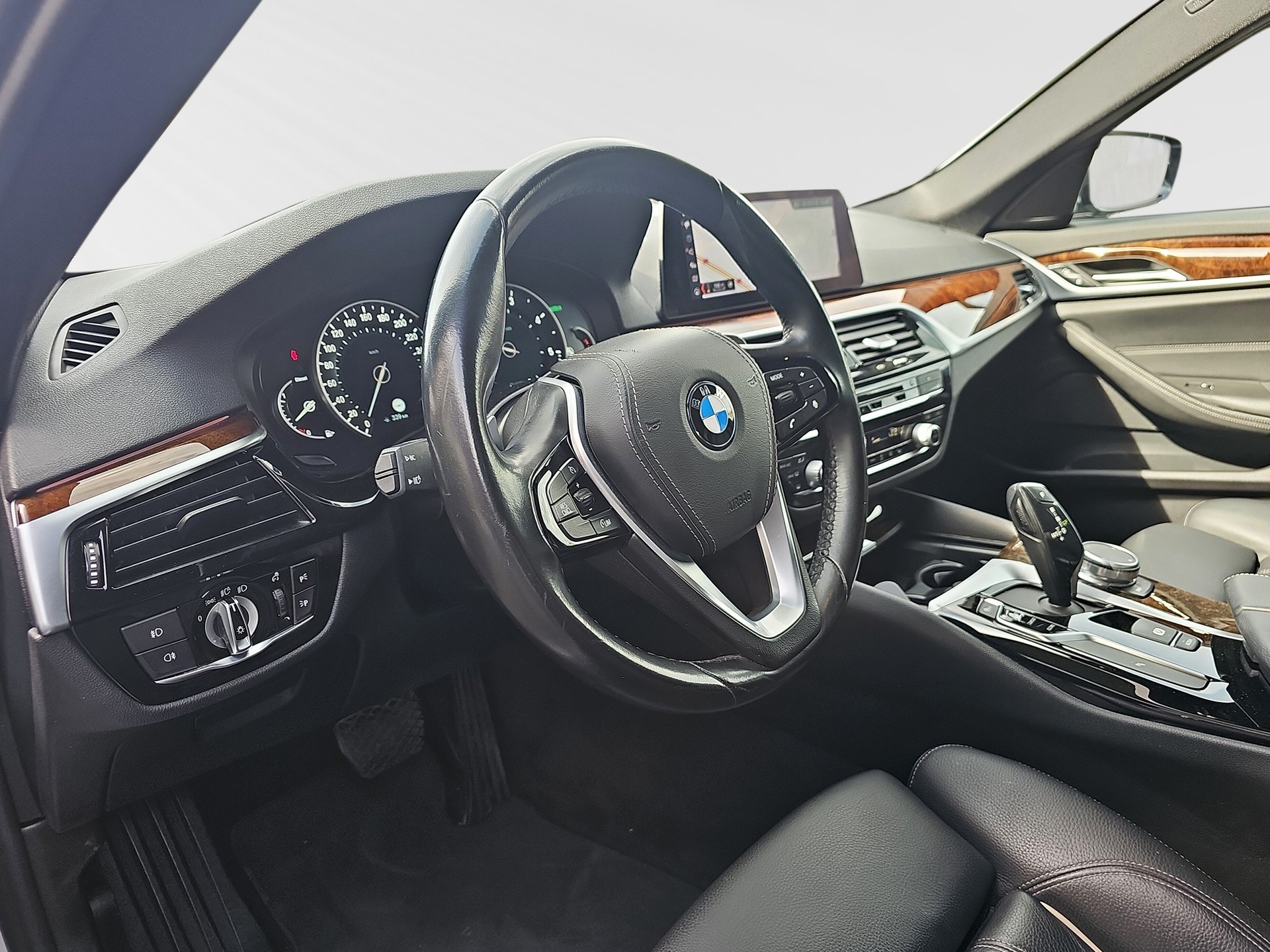 BMW 520d xDrive Sport Line Steptronic-image-3