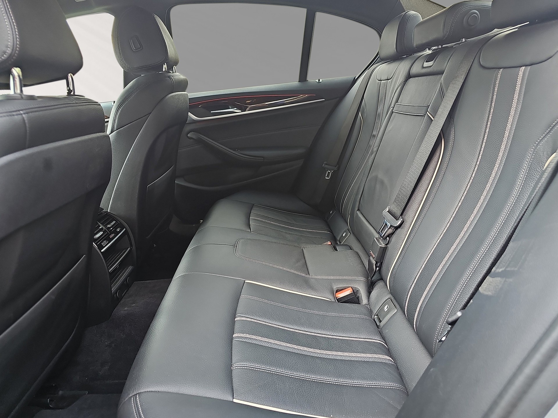 BMW 520d xDrive Sport Line Steptronic-image-6