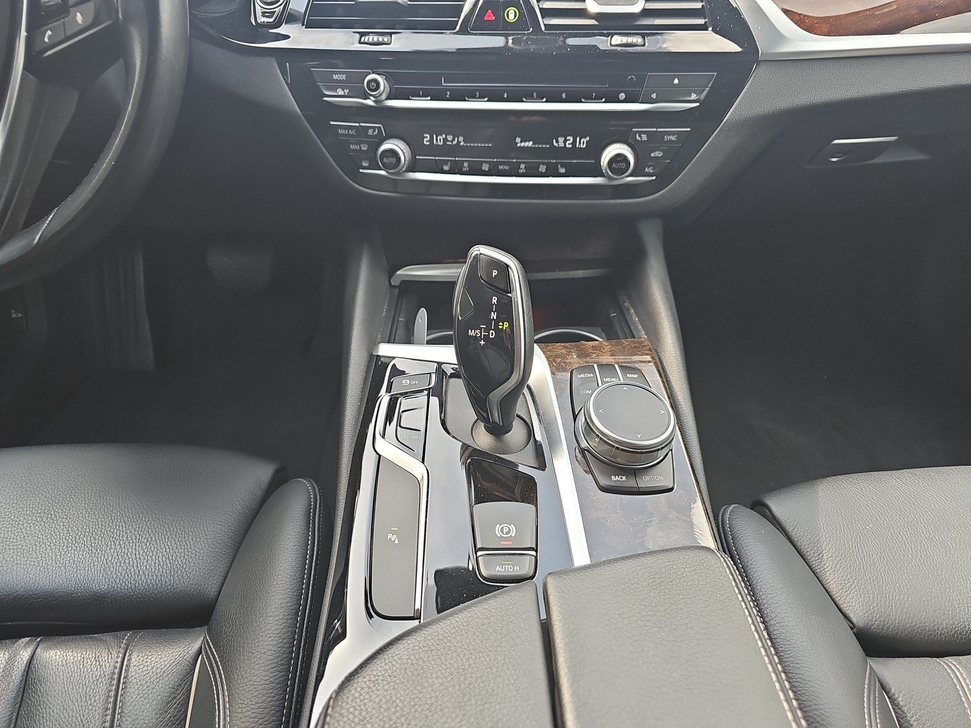 BMW 520d xDrive Sport Line Steptronic-image-12