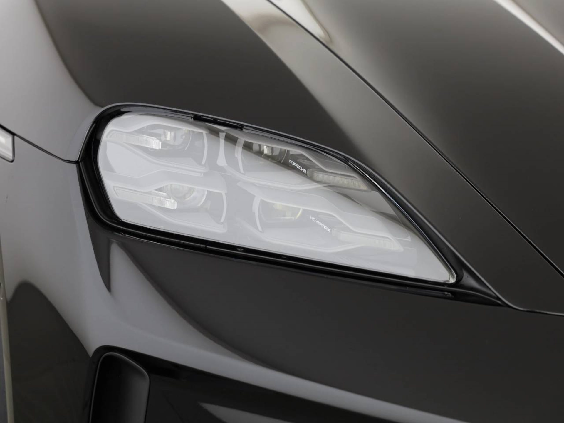 PORSCHE Taycan 4 Black Edition-image-7