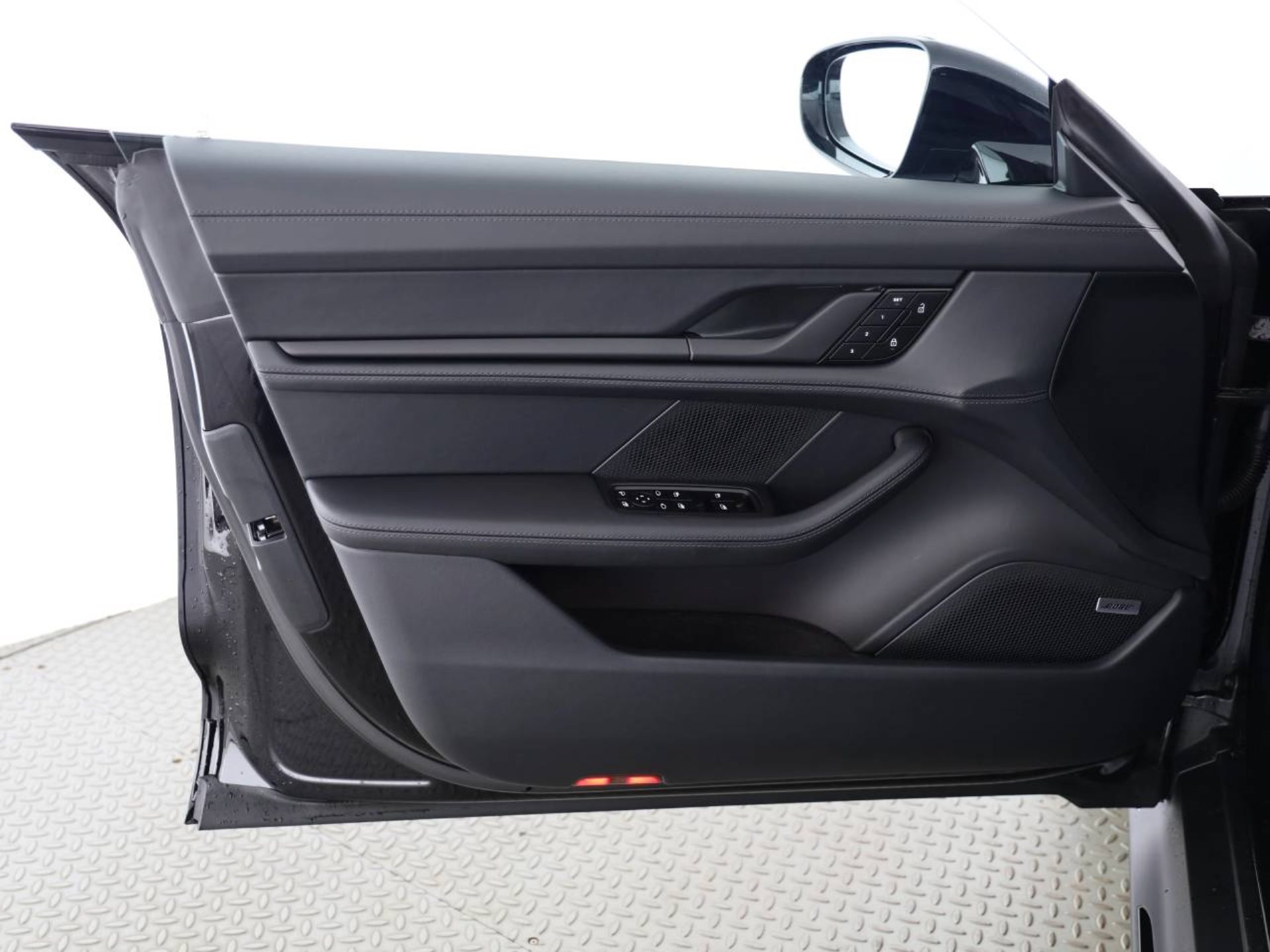 PORSCHE Taycan 4 Black Edition-image-16