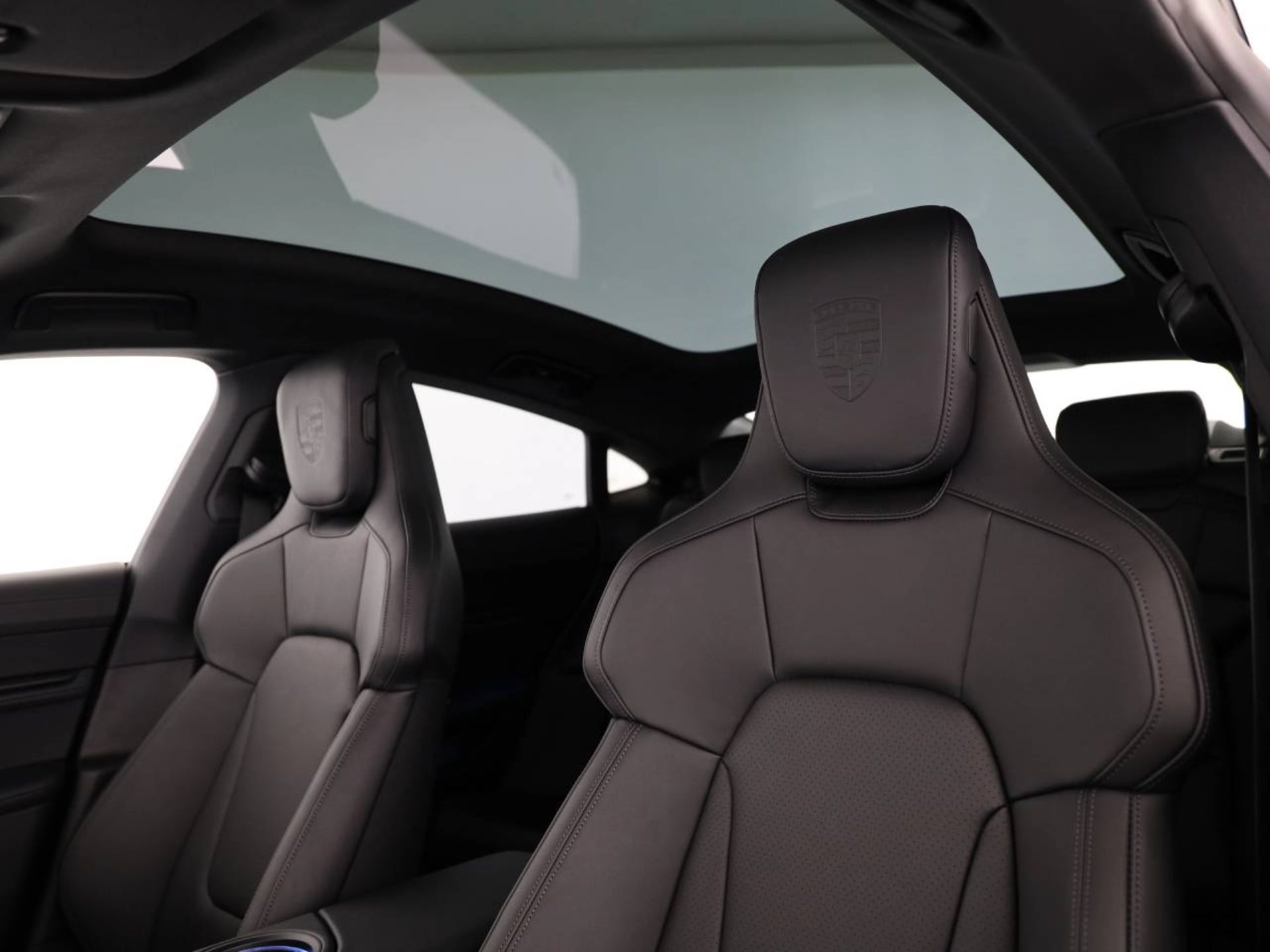 PORSCHE Taycan 4 Black Edition-image-15