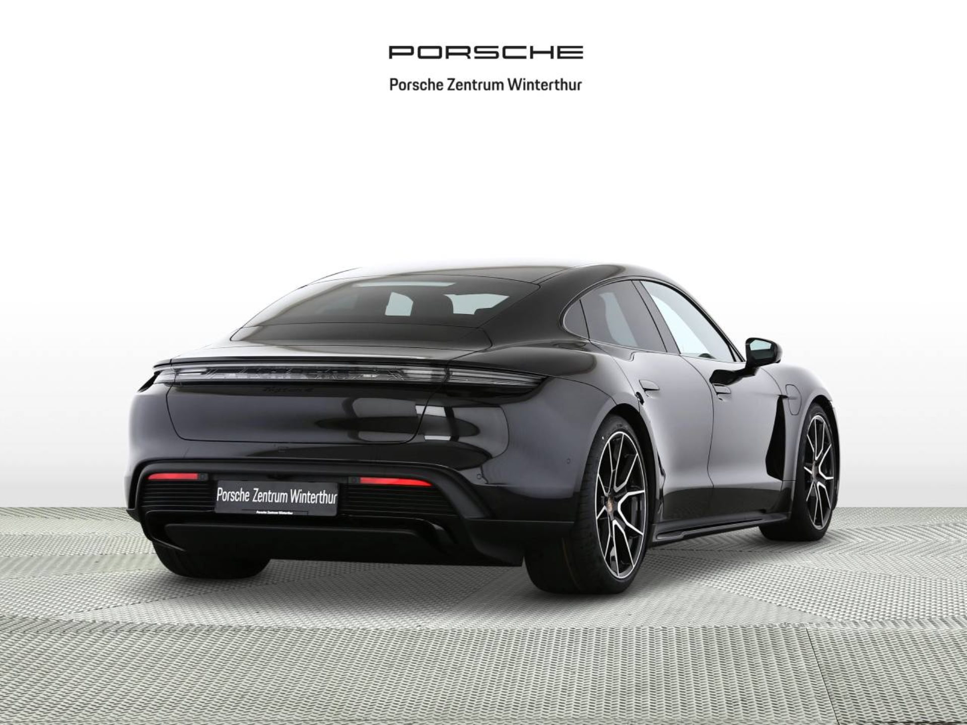 PORSCHE Taycan 4 Black Edition-image-2
