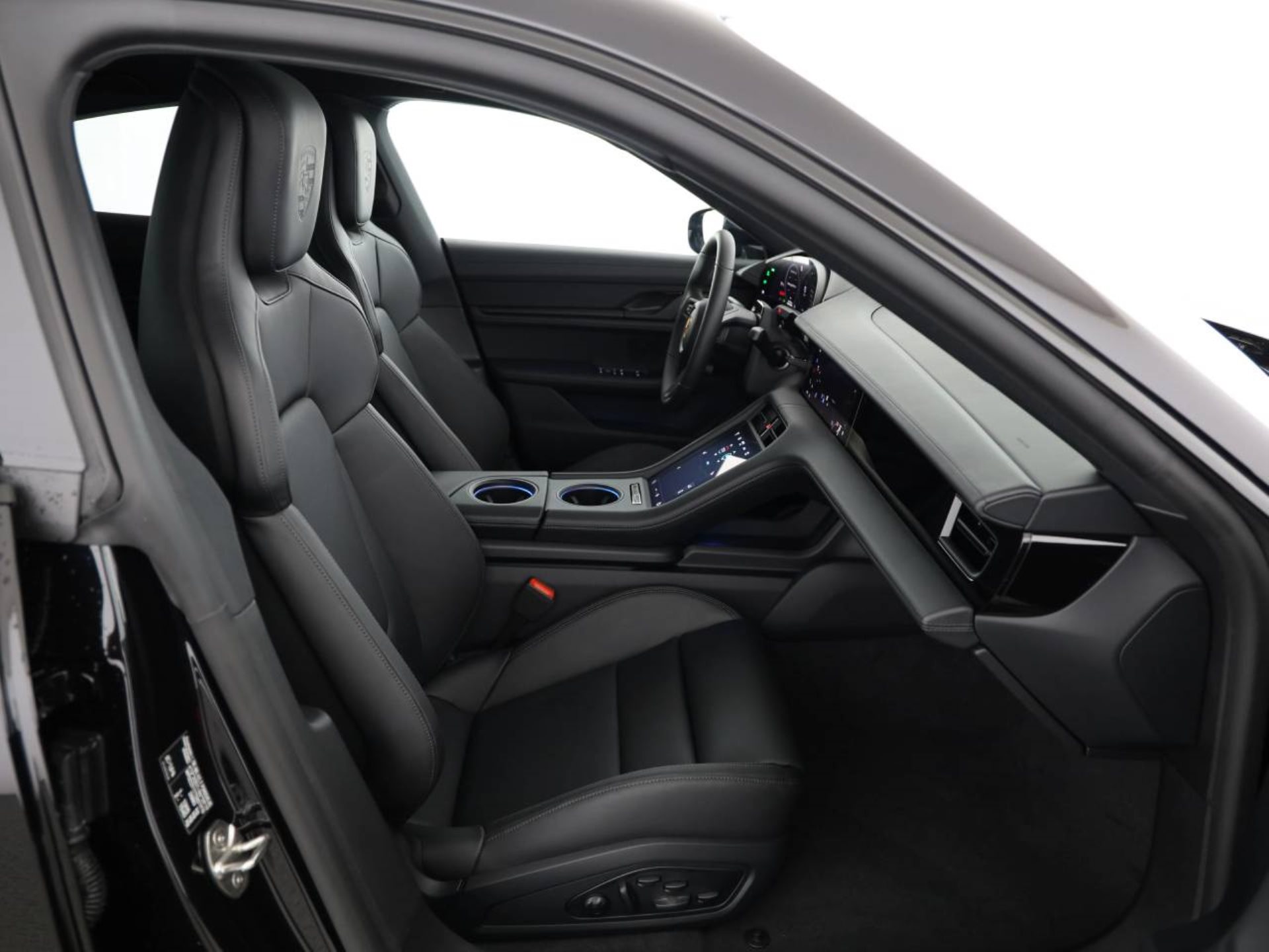 PORSCHE Taycan 4 Black Edition-image-14