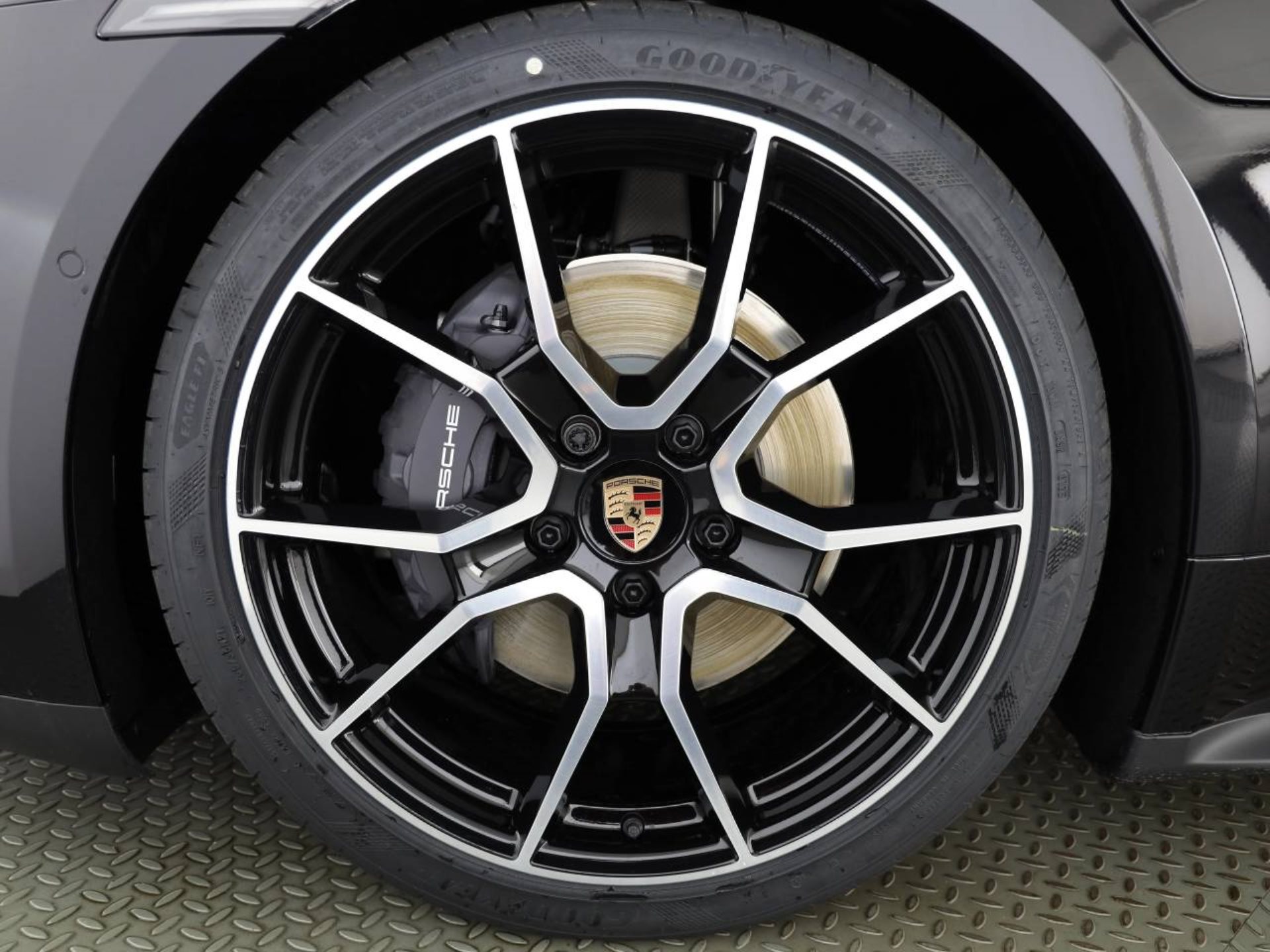 PORSCHE Taycan 4 Black Edition-image-8