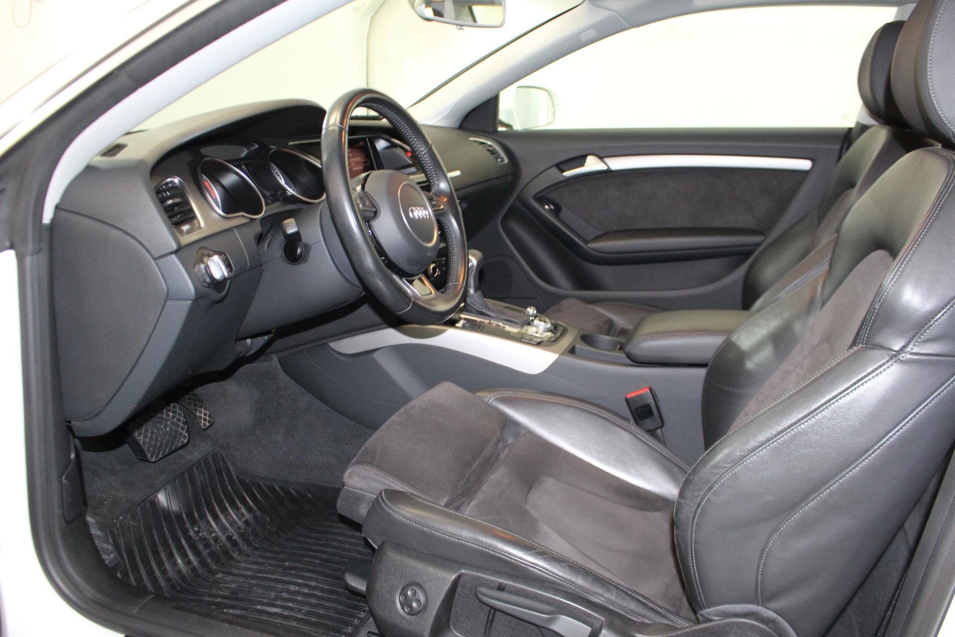 AUDI A5 Coupé 1.8 TFSI 170 M-Tronic-image-6