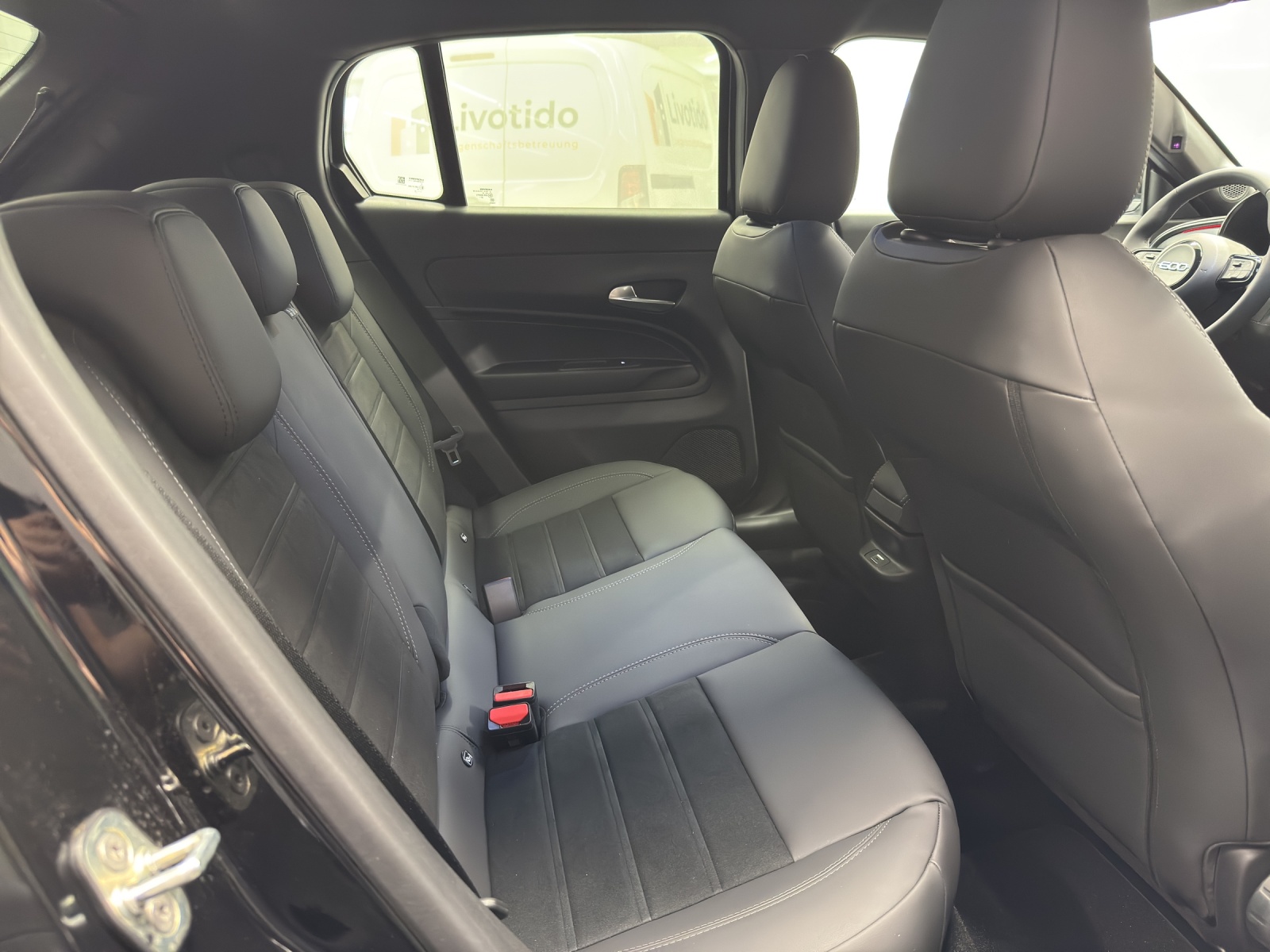 FIAT 600 1.2 Hybrid 145 Sport-image-9