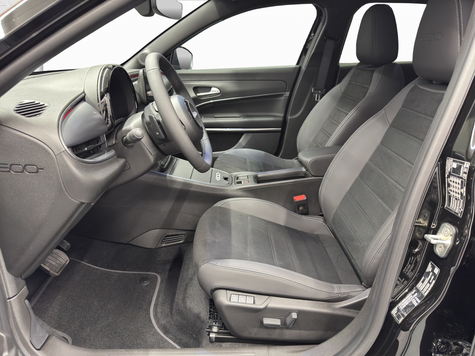 FIAT 600 1.2 Hybrid 145 Sport-image-6