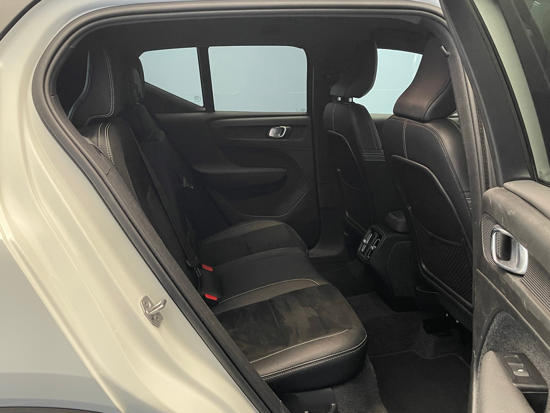 VOLVO XC40 2.0 B4 MH R-Design AWD-image-7