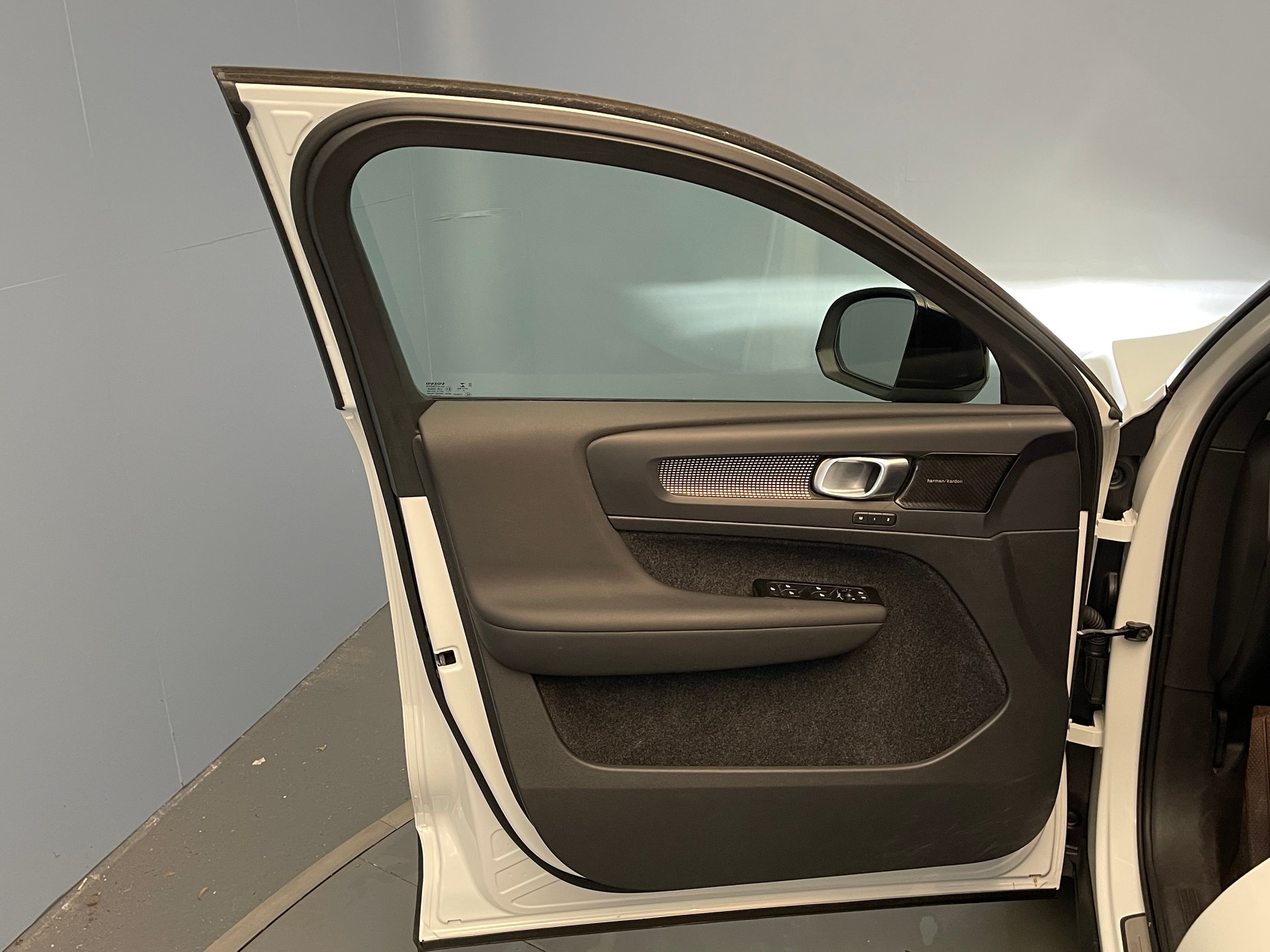 VOLVO XC40 2.0 B4 MH R-Design AWD-image-10