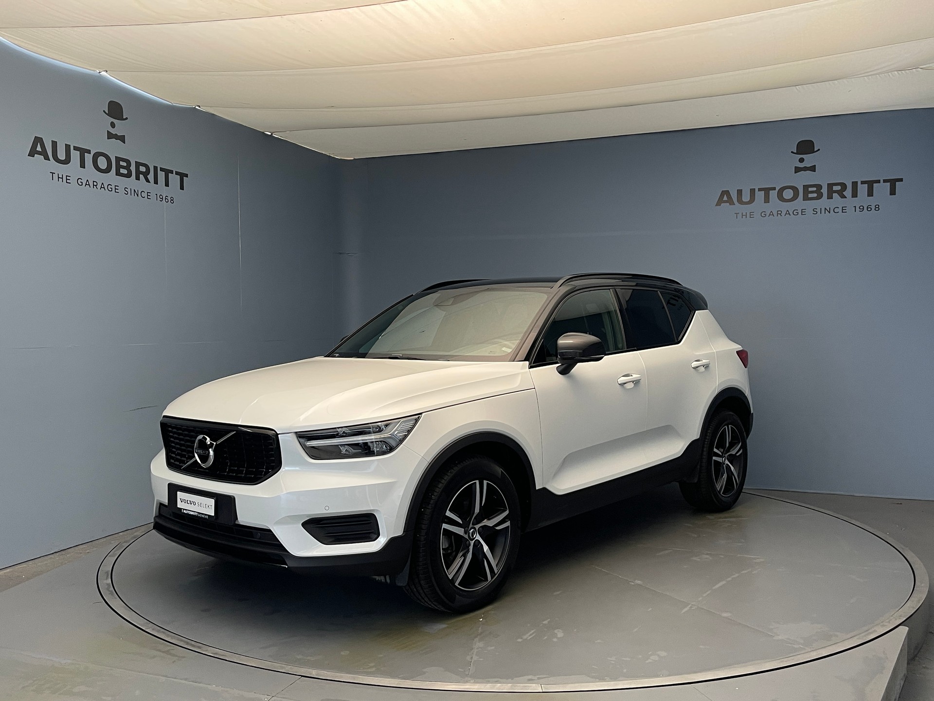 VOLVO XC40 2.0 B4 MH R-Design AWD-image-0