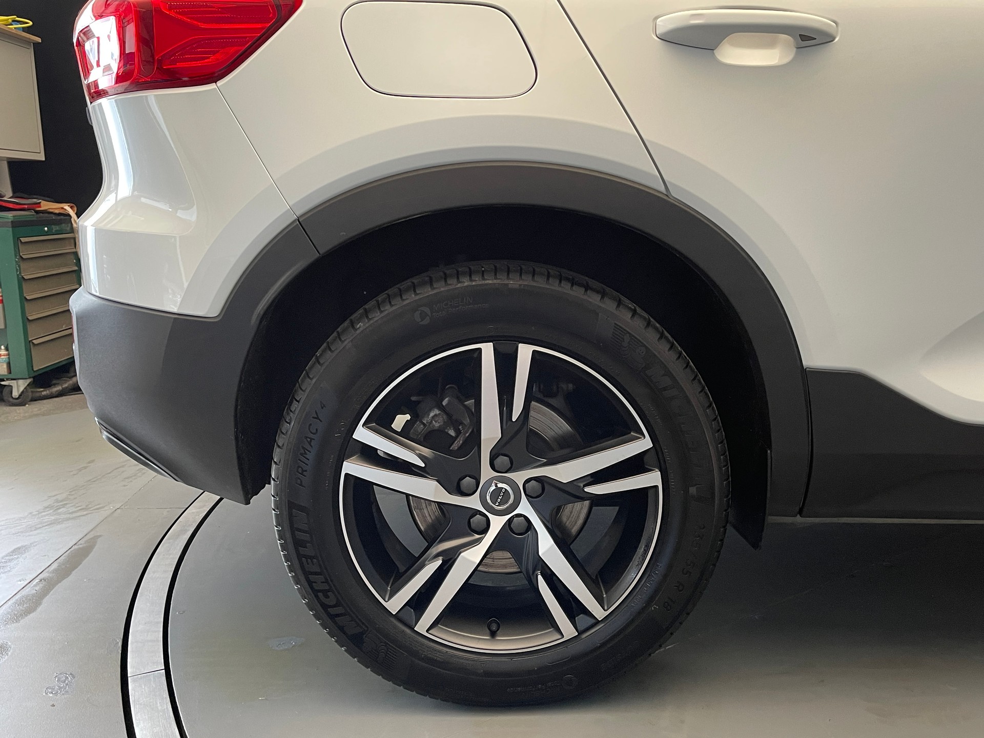 VOLVO XC40 2.0 B4 MH R-Design AWD-image-5
