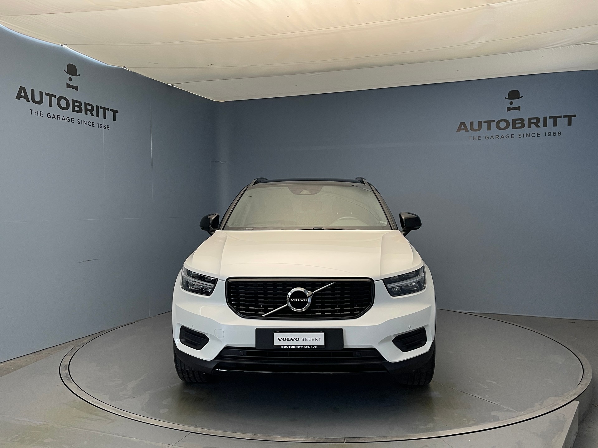 VOLVO XC40 2.0 B4 MH R-Design AWD-image-1