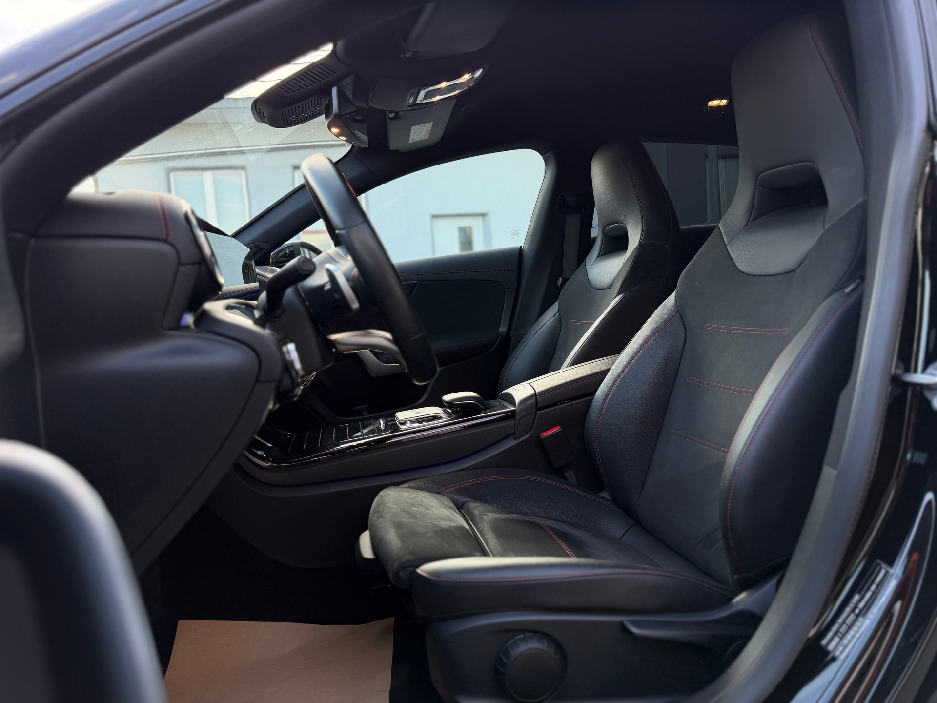 MERCEDES-BENZ CLA Shooting Brake 220 7G-DCT AMG Line-image-9