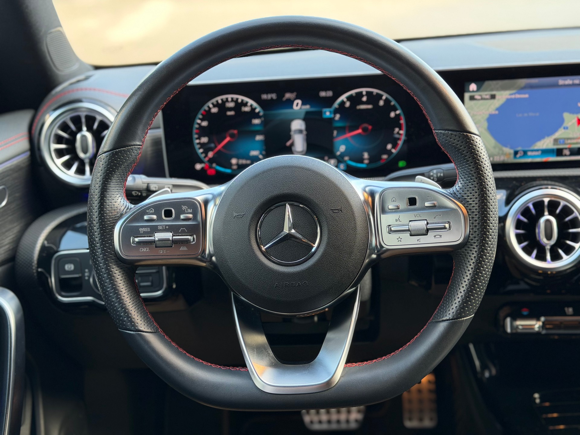 MERCEDES-BENZ CLA Shooting Brake 220 7G-DCT AMG Line-image-15