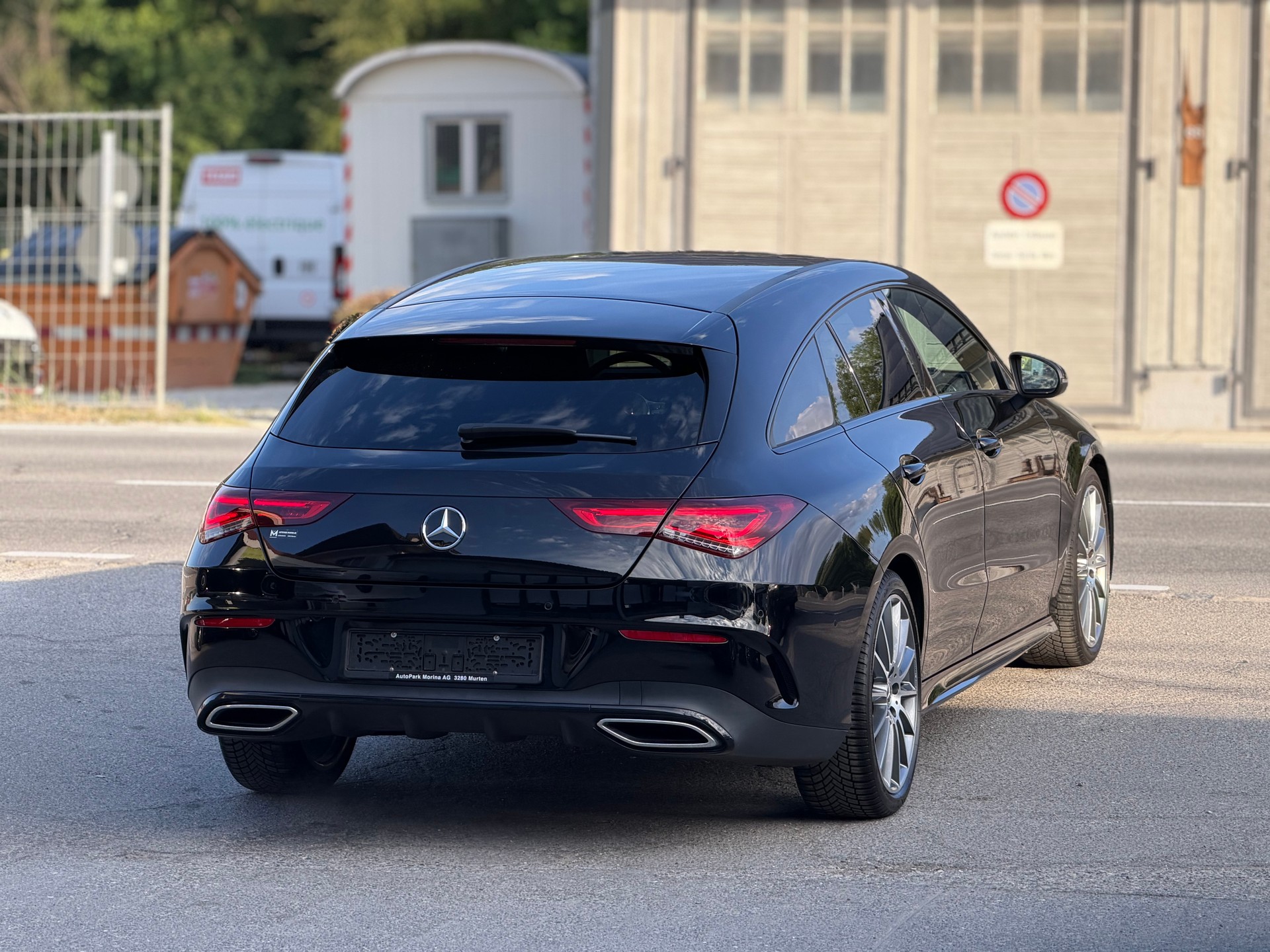 MERCEDES-BENZ CLA Shooting Brake 220 7G-DCT AMG Line-image-4