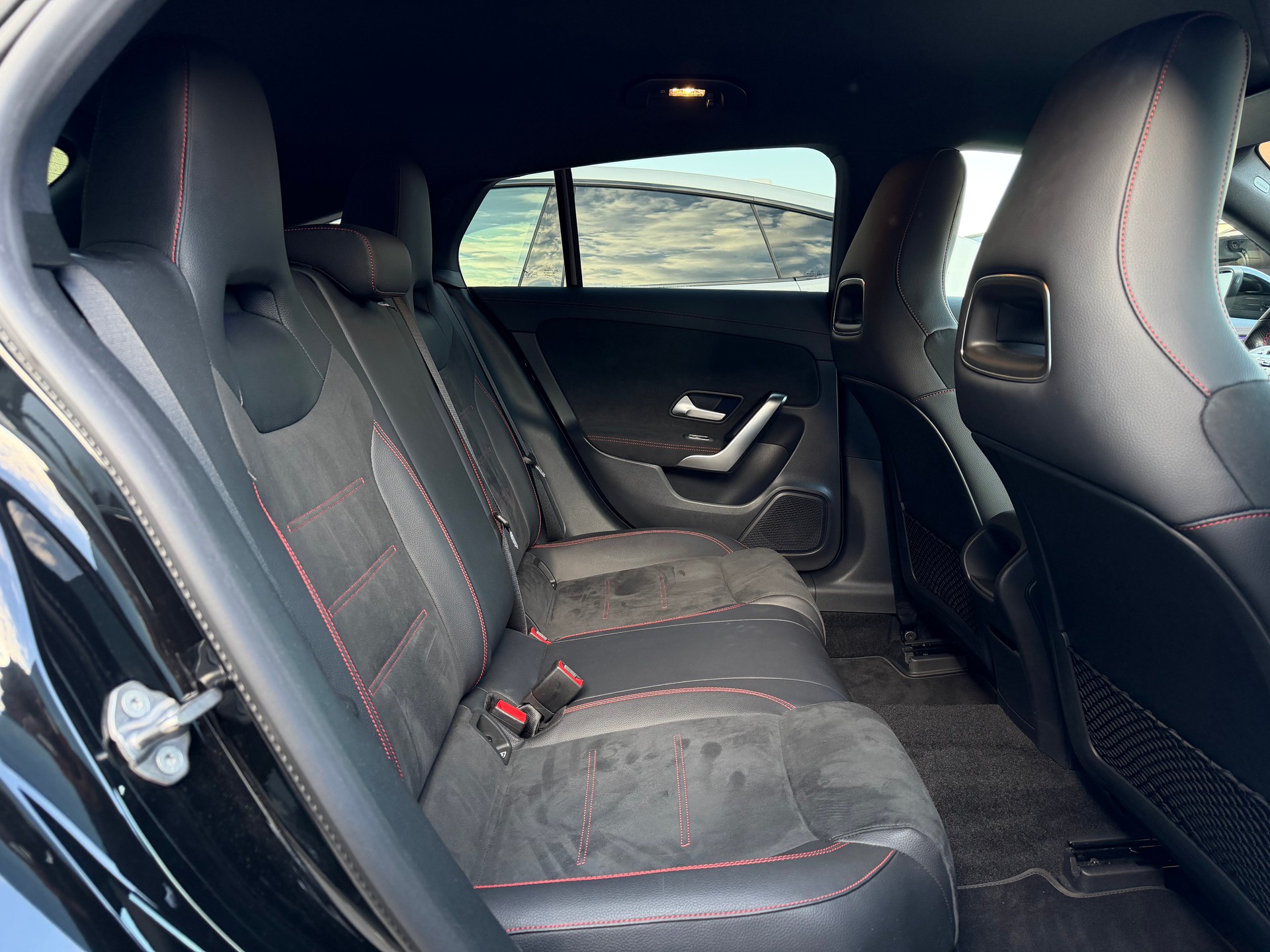 MERCEDES-BENZ CLA Shooting Brake 220 7G-DCT AMG Line-image-12