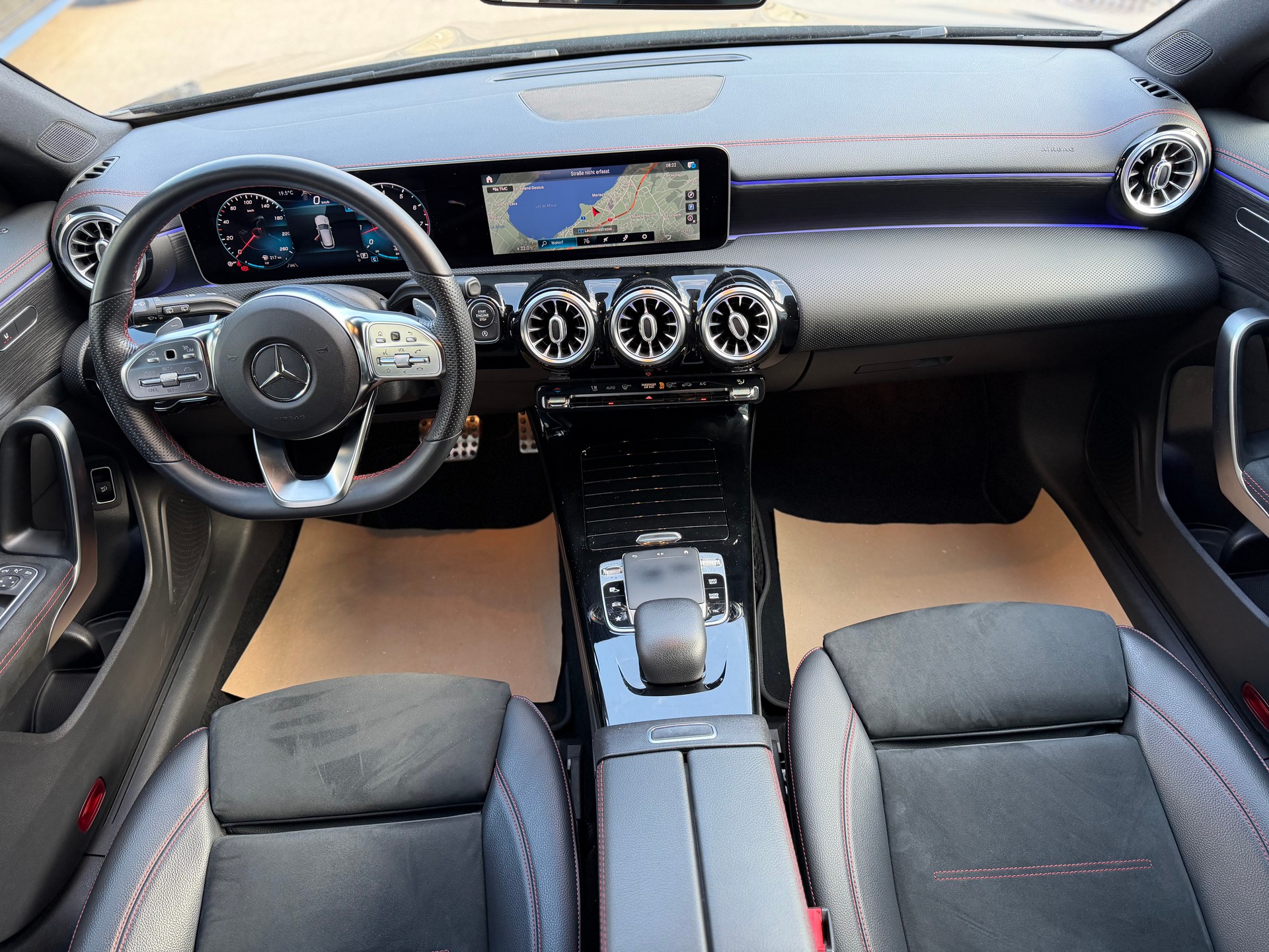 MERCEDES-BENZ CLA Shooting Brake 220 7G-DCT AMG Line-image-11