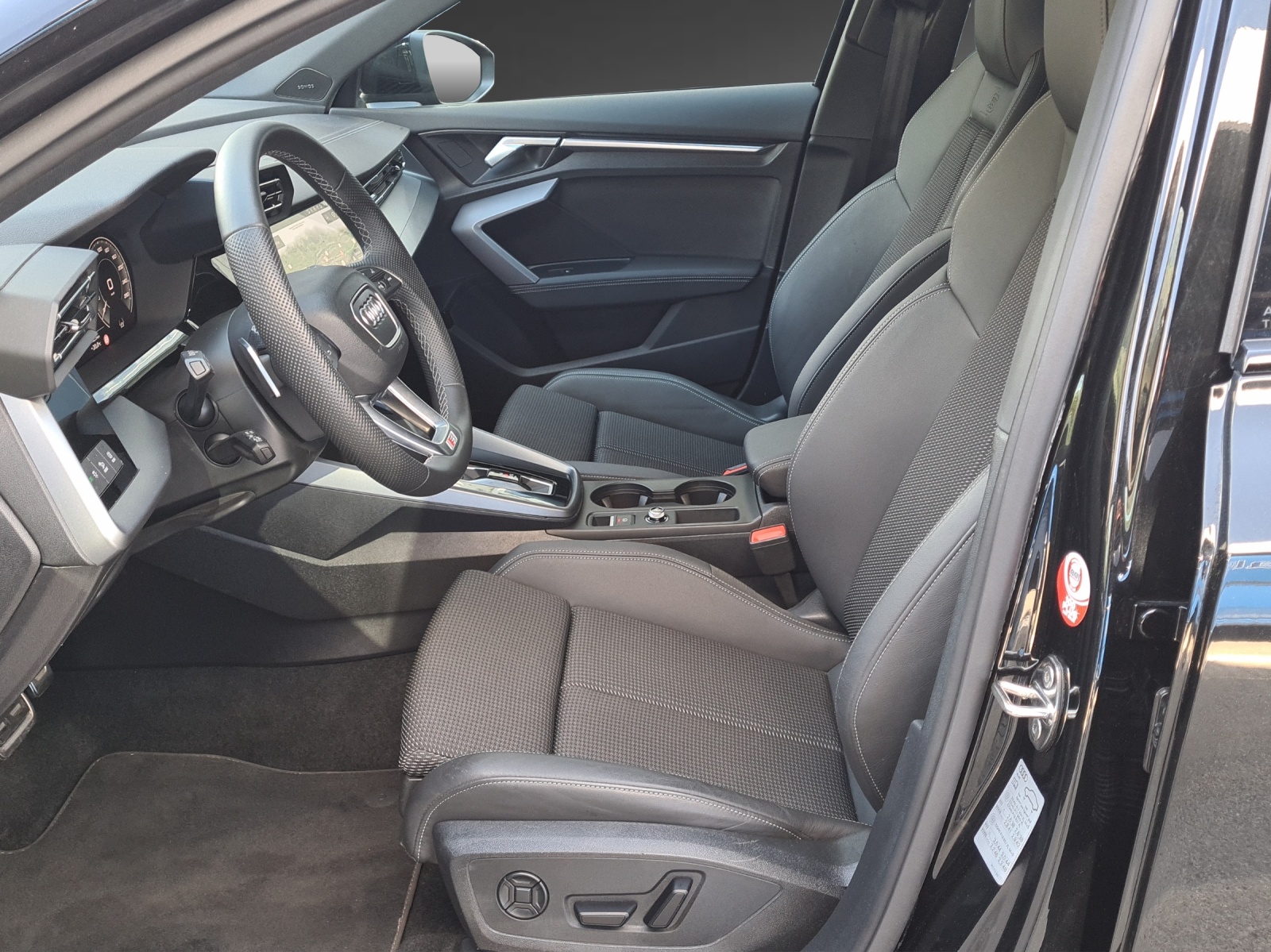 AUDI A3 Sportback 45 TFSI e S line S-tronic-image-5