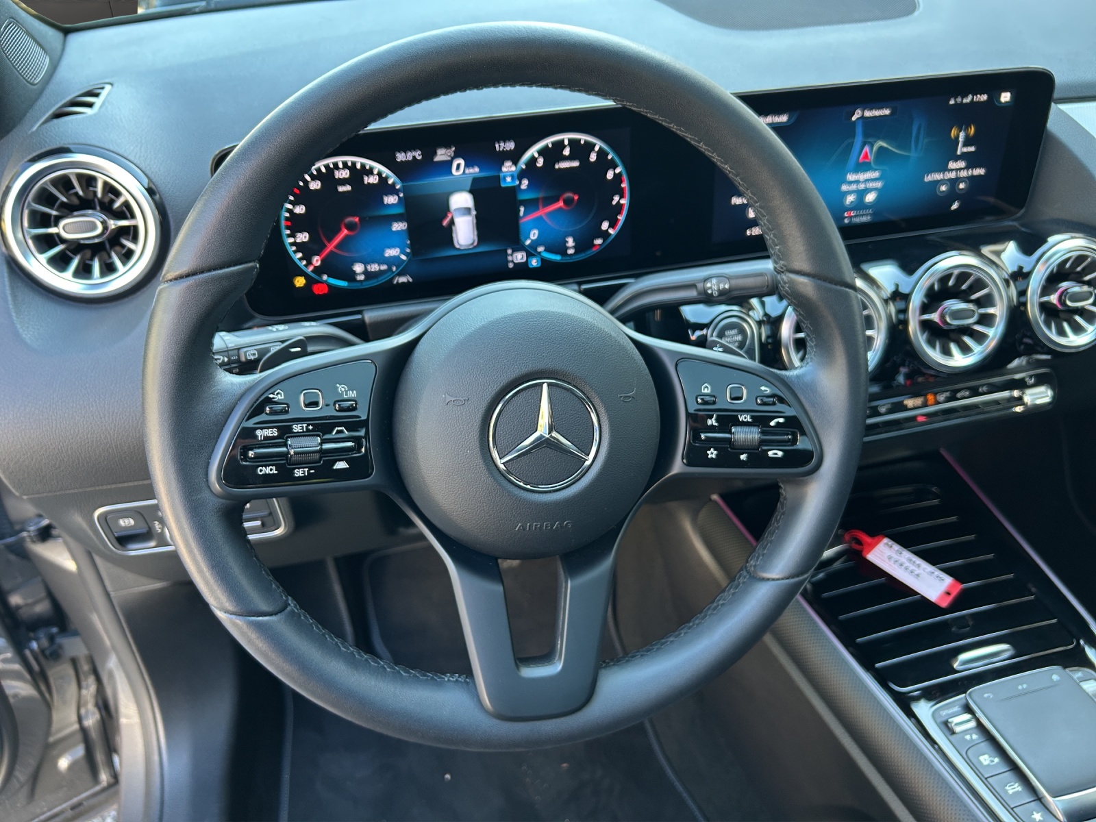 MERCEDES-BENZ GLA 250 4Matic Style 8G-DCT-image-9