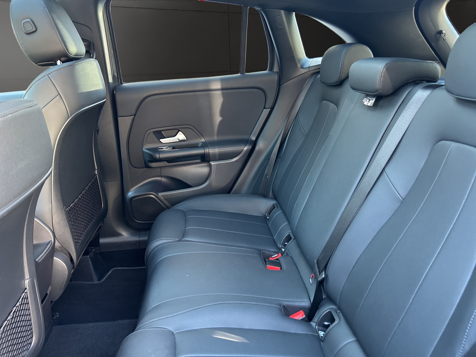 MERCEDES-BENZ GLA 250 4Matic Style 8G-DCT-image-11