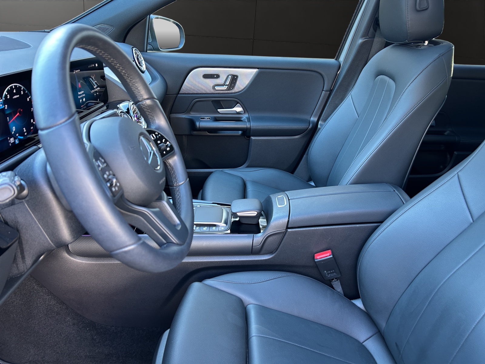 MERCEDES-BENZ GLA 250 4Matic Style 8G-DCT-image-8