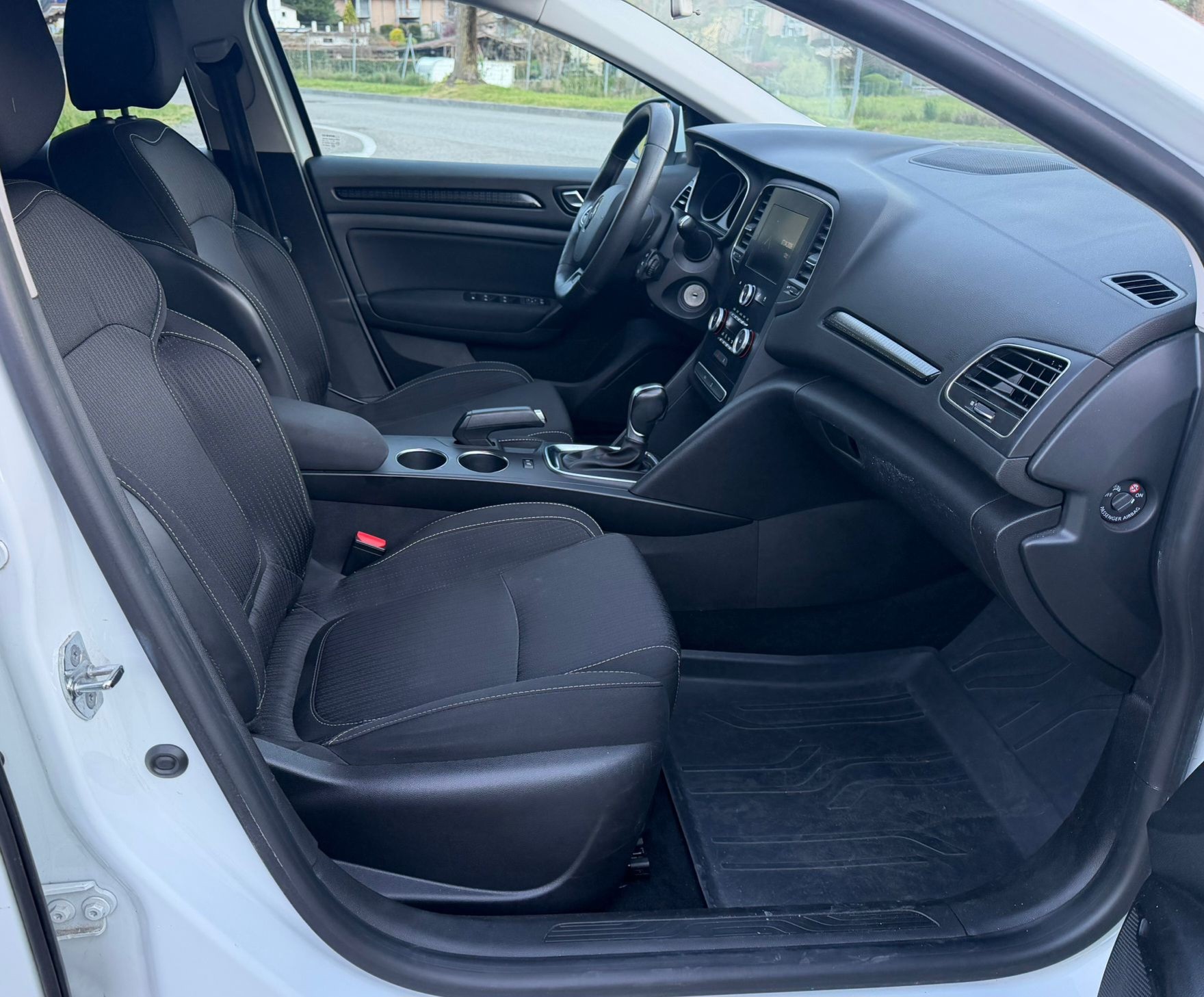 RENAULT Mégane Grandtour 1.5 dCi Zen EDC-image-10
