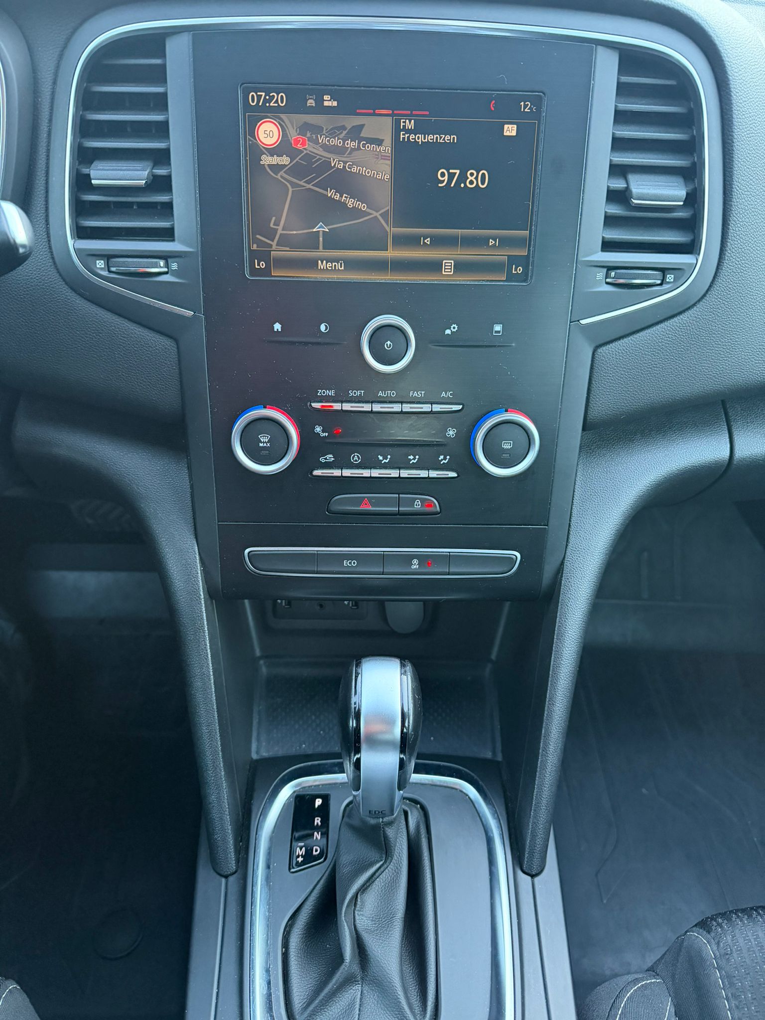 RENAULT Mégane Grandtour 1.5 dCi Zen EDC-image-12