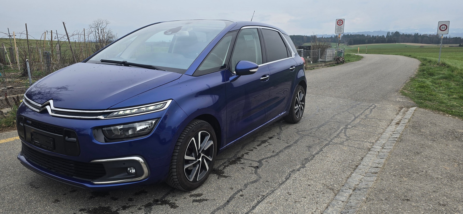 CITROEN C4 Picasso 1.2 Pure Tech Feel Edition EAT6-image-2