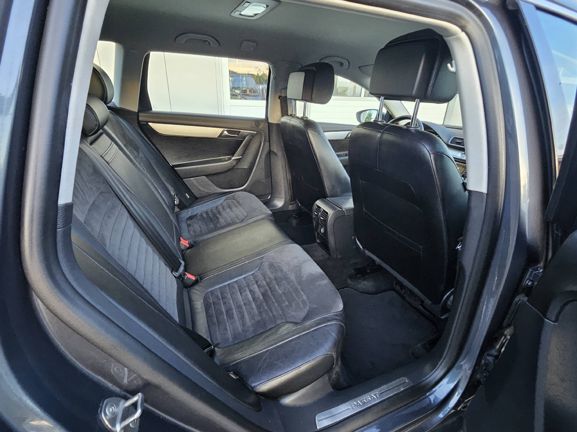 VW Passat Variant 2.0 TDI 170 BlueMT High.DSG 4m-image-17