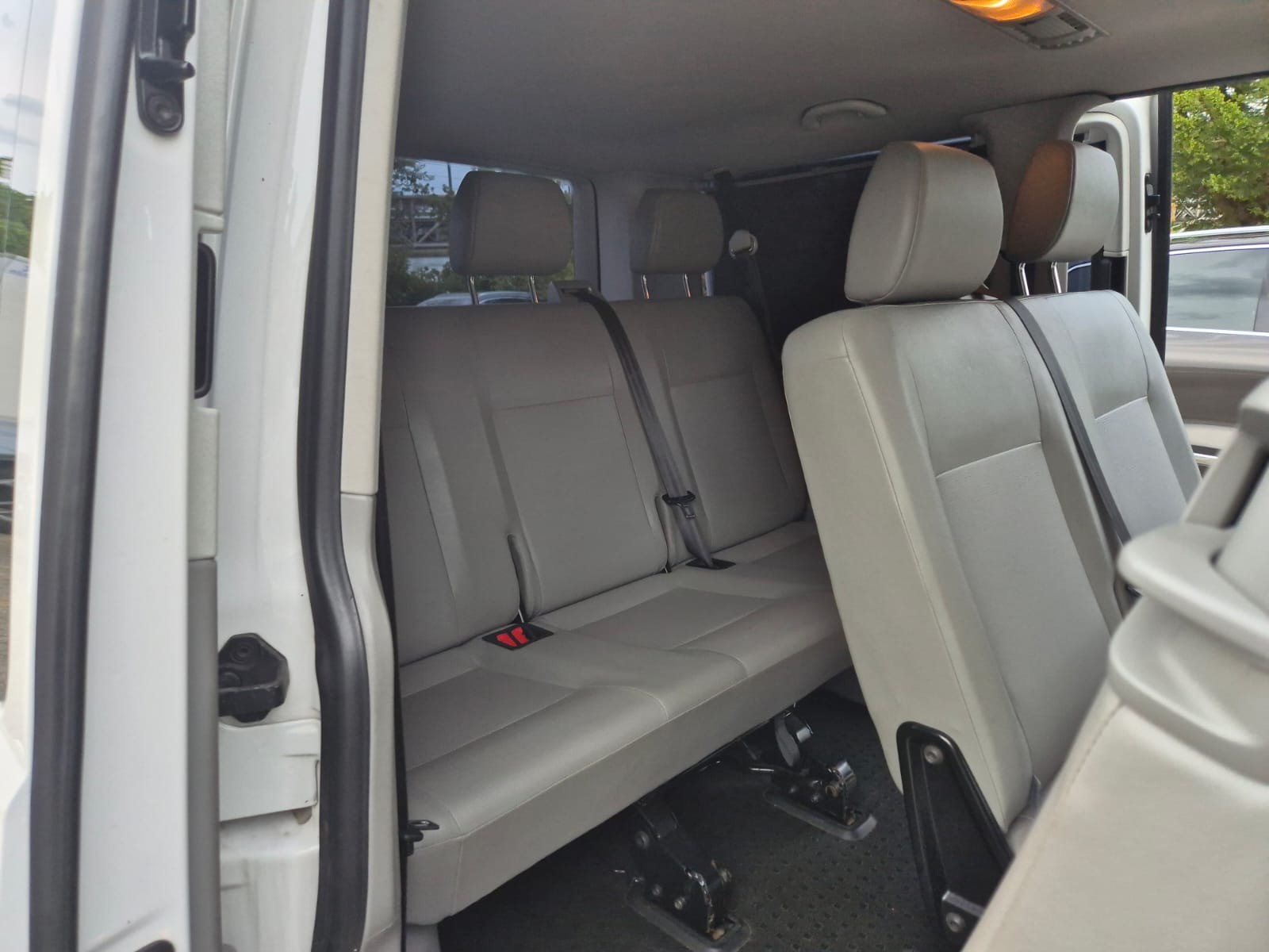 VW T5 Caravelle Comfortline 2.0 TDI CR 4Motion DSG-image-6