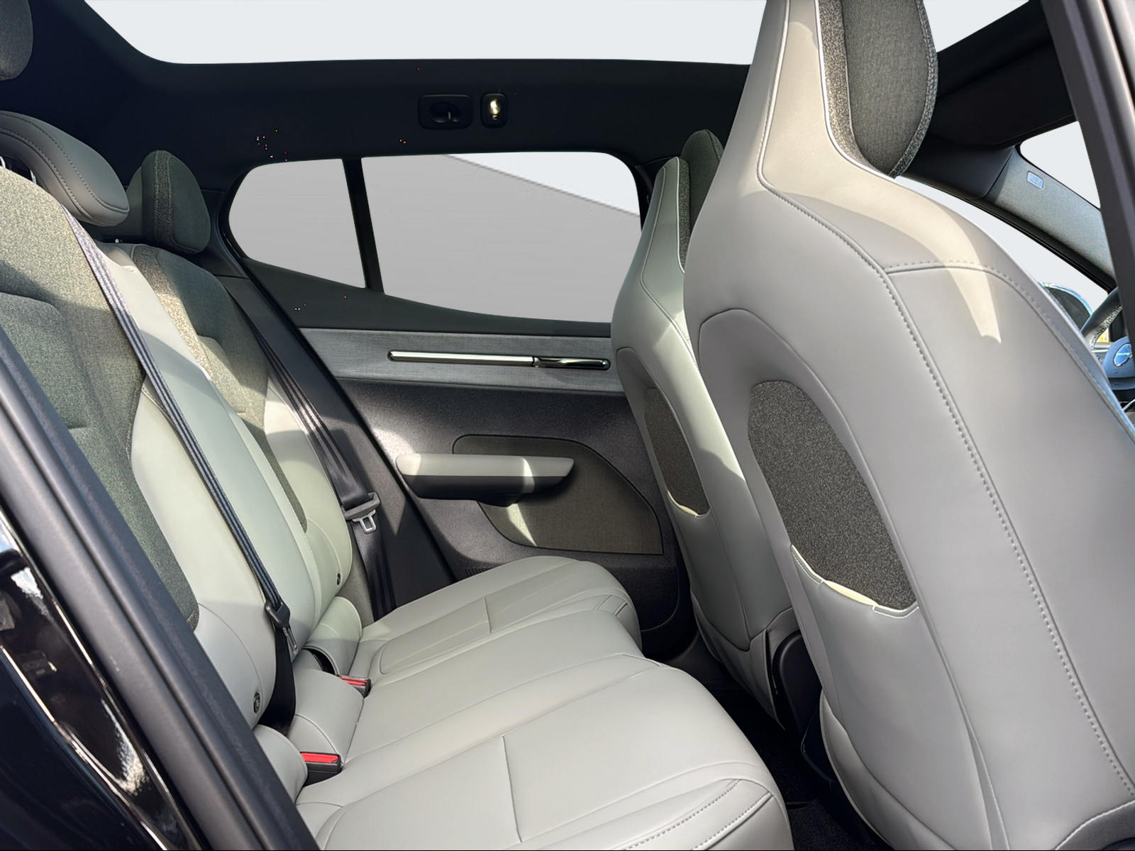VOLVO EX 30 CC E60 Twin Performance AWD-image-10