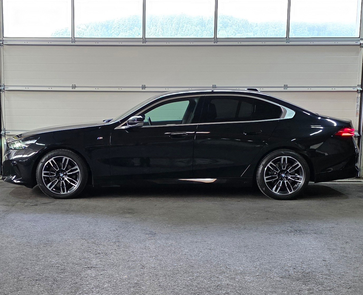 BMW 520d 48V M Sport Steptronic *Abstandsregler*CarPlay/AndroidAuto*Elektrische- Sitzheizung*Rückfahrkamera*-showroom-element-1