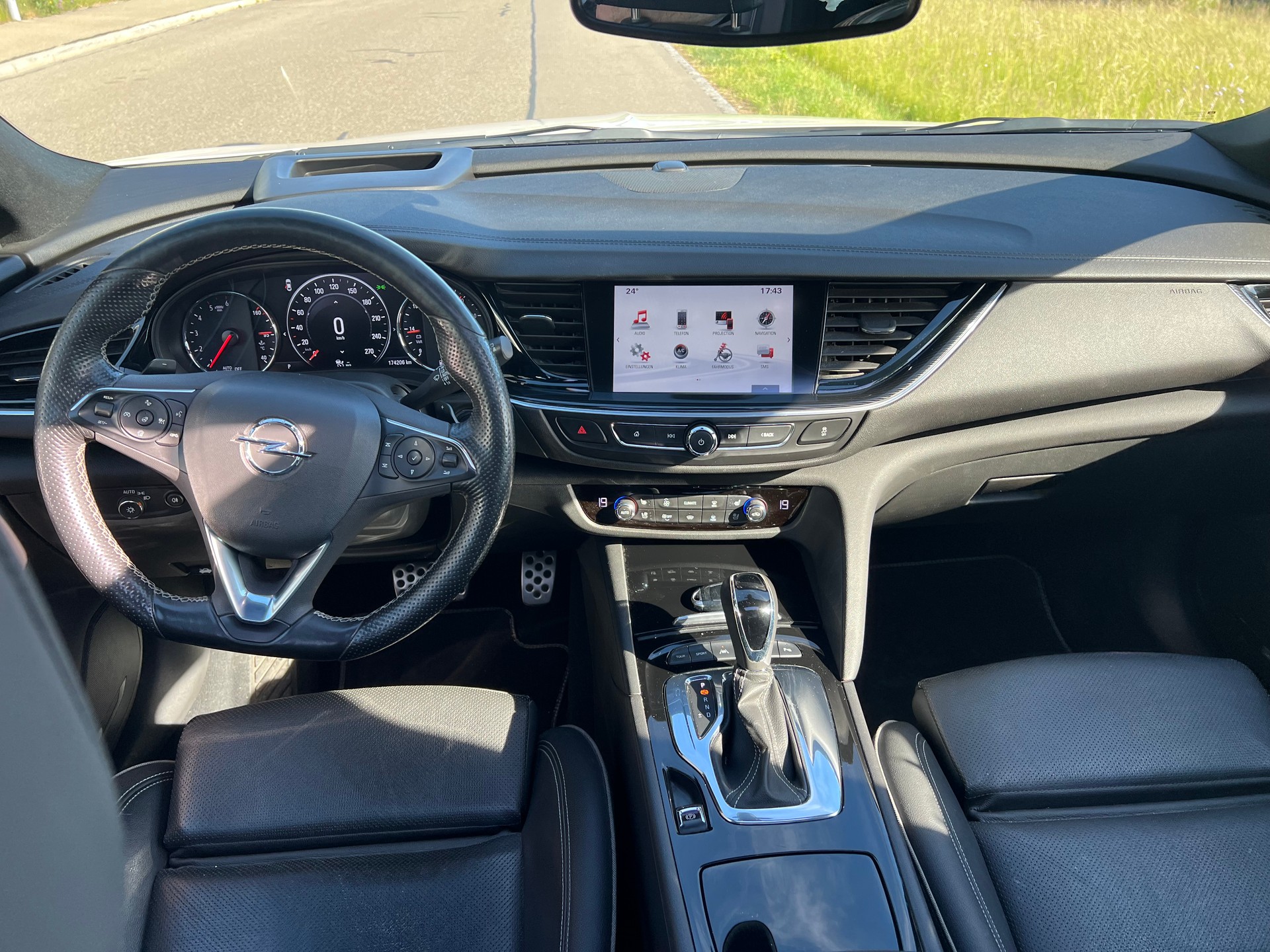 OPEL Insignia 2.0 BiDTI Sports- 360°-Kamera-Tourer Exclusive 4WD Auto-image-18