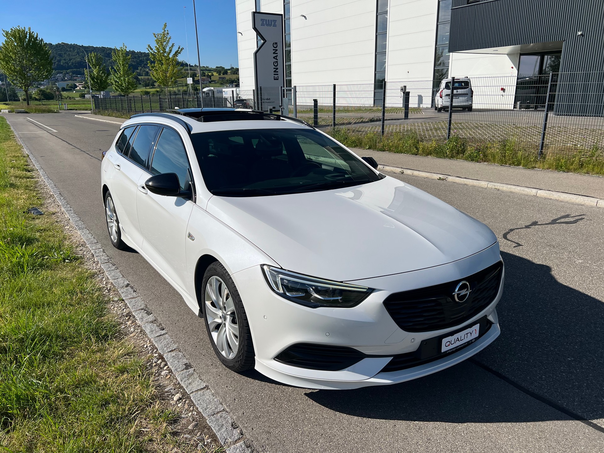 OPEL Insignia 2.0 BiDTI Sports- 360°-Kamera-Tourer Exclusive 4WD Auto-image-3