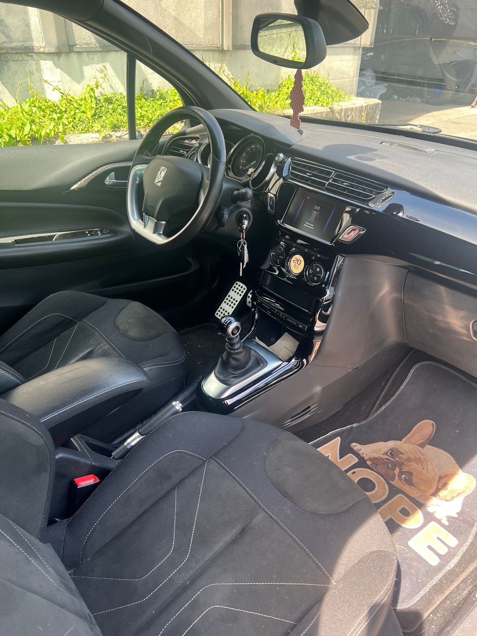 DS AUTOMOBILES DS 3 1.2 PureTech Dark Side-image-9