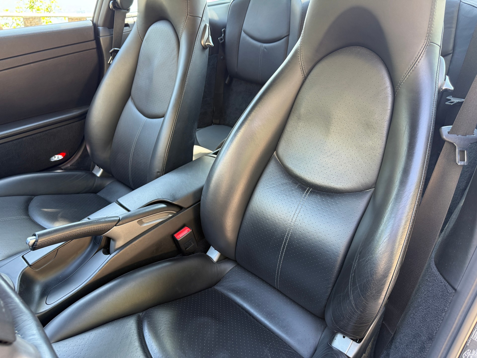 PORSCHE 911 Carrera 4-image-6