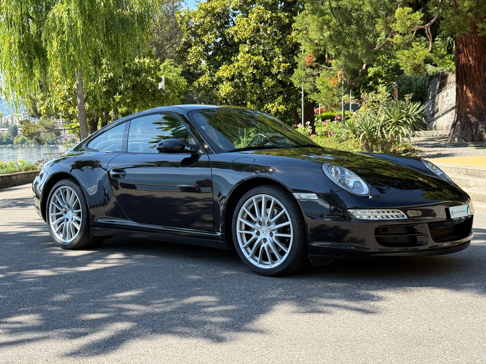 PORSCHE 911 Carrera 4-image-4