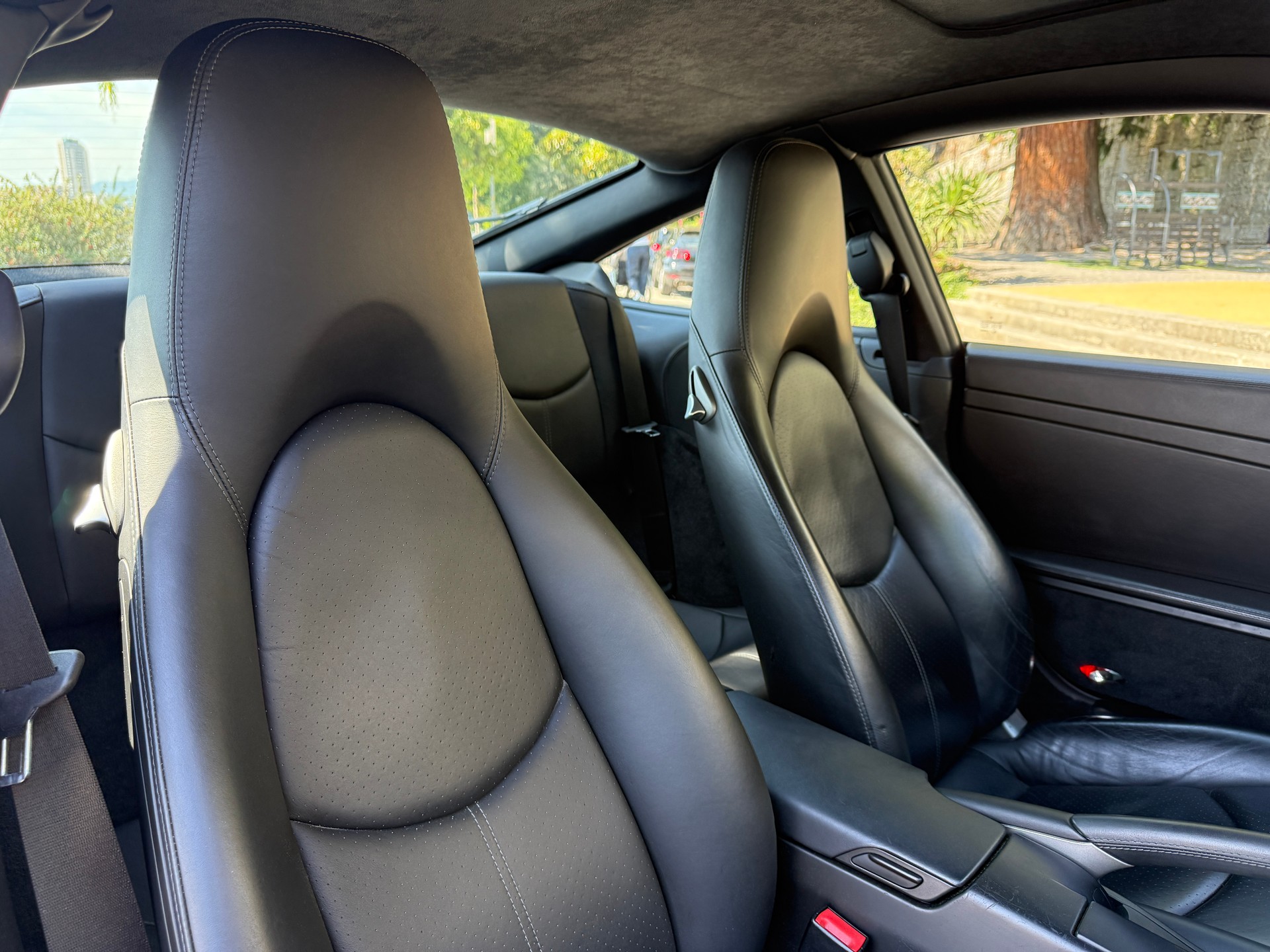 PORSCHE 911 Carrera 4-image-8