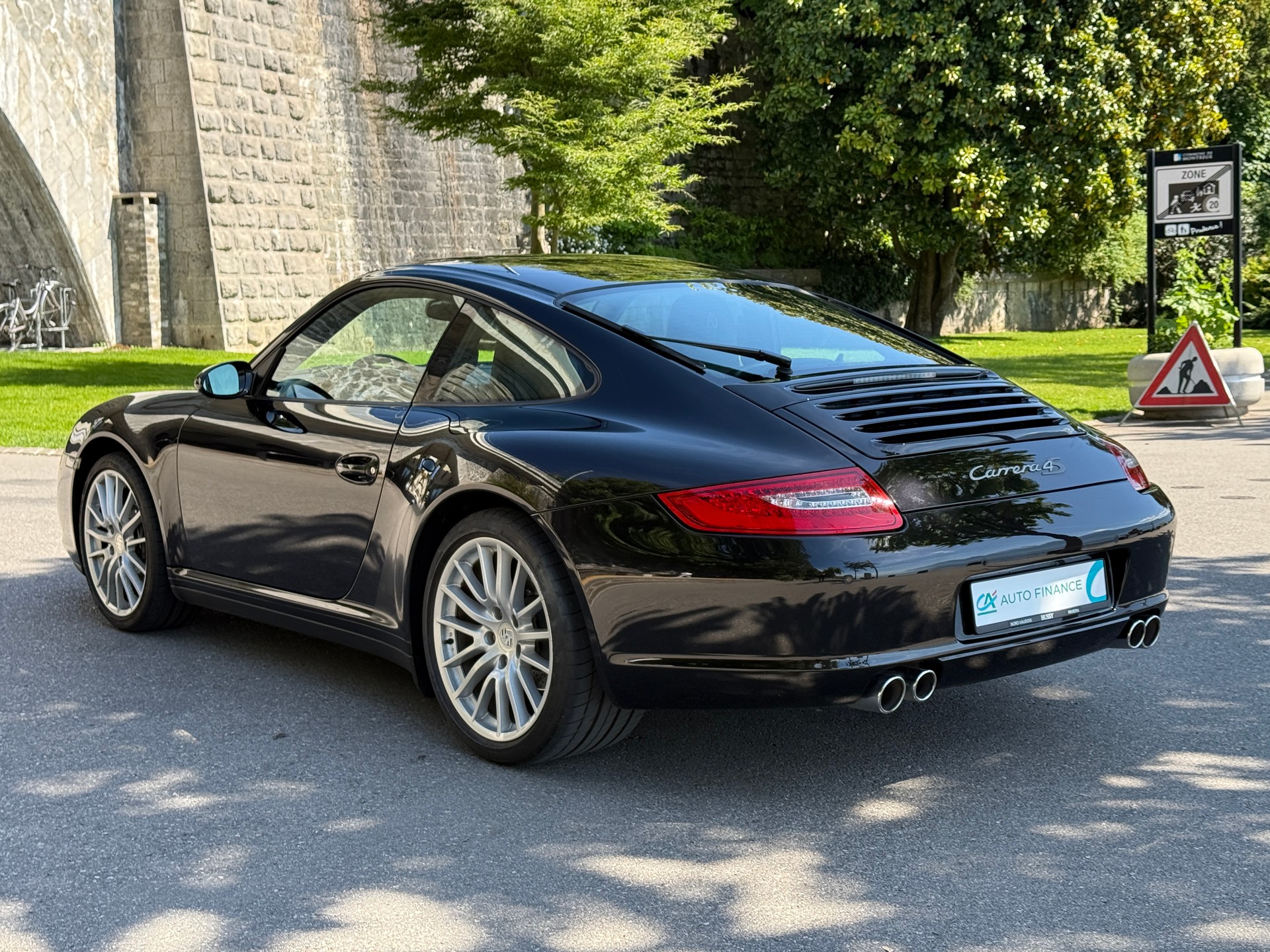 PORSCHE 911 Carrera 4-image-22