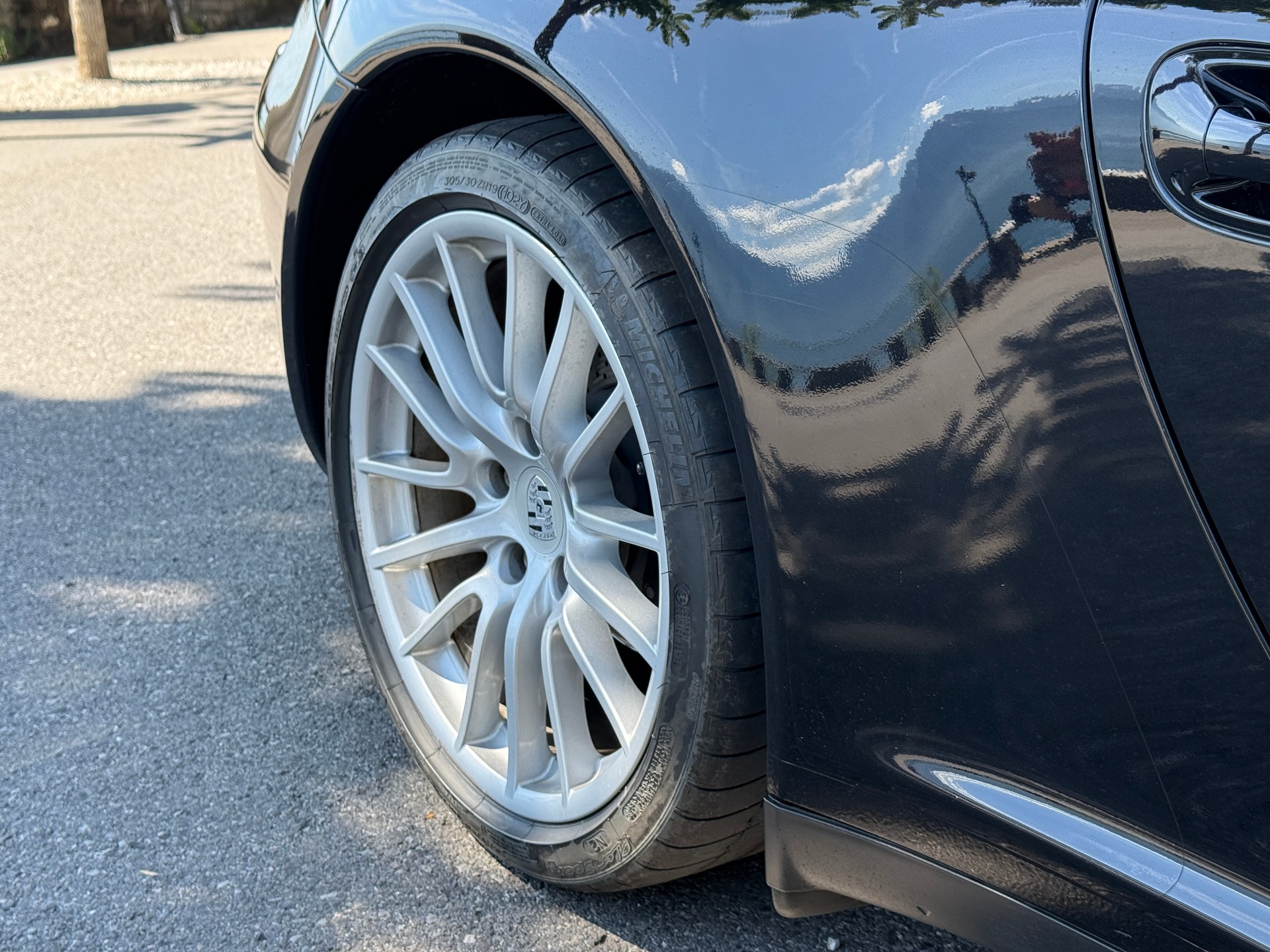 PORSCHE 911 Carrera 4-image-18