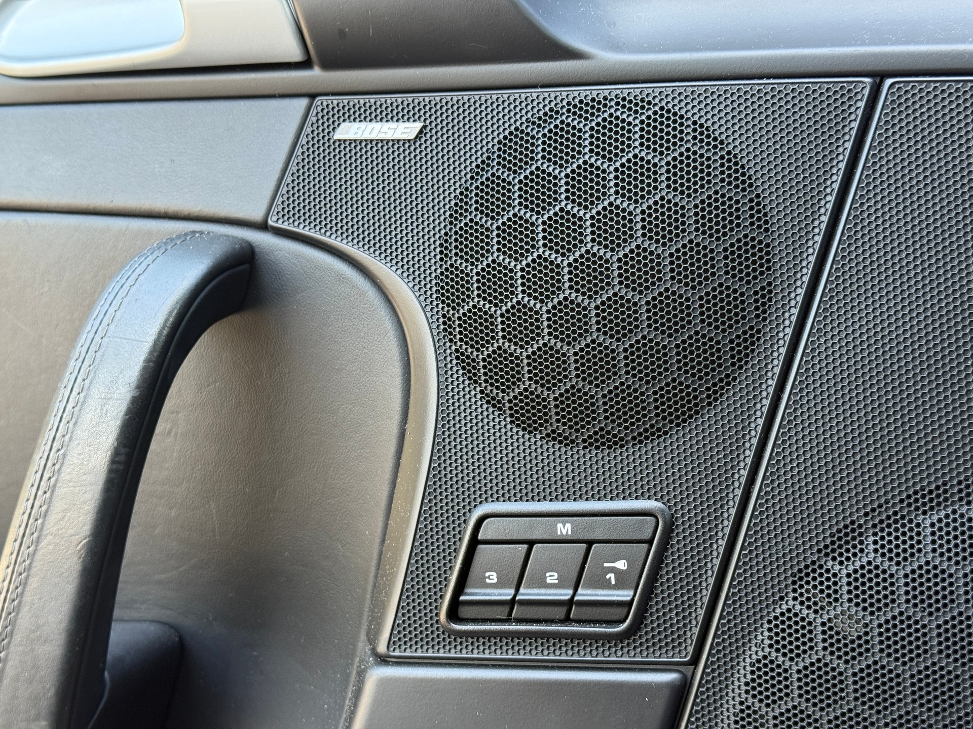 PORSCHE 911 Carrera 4-image-13