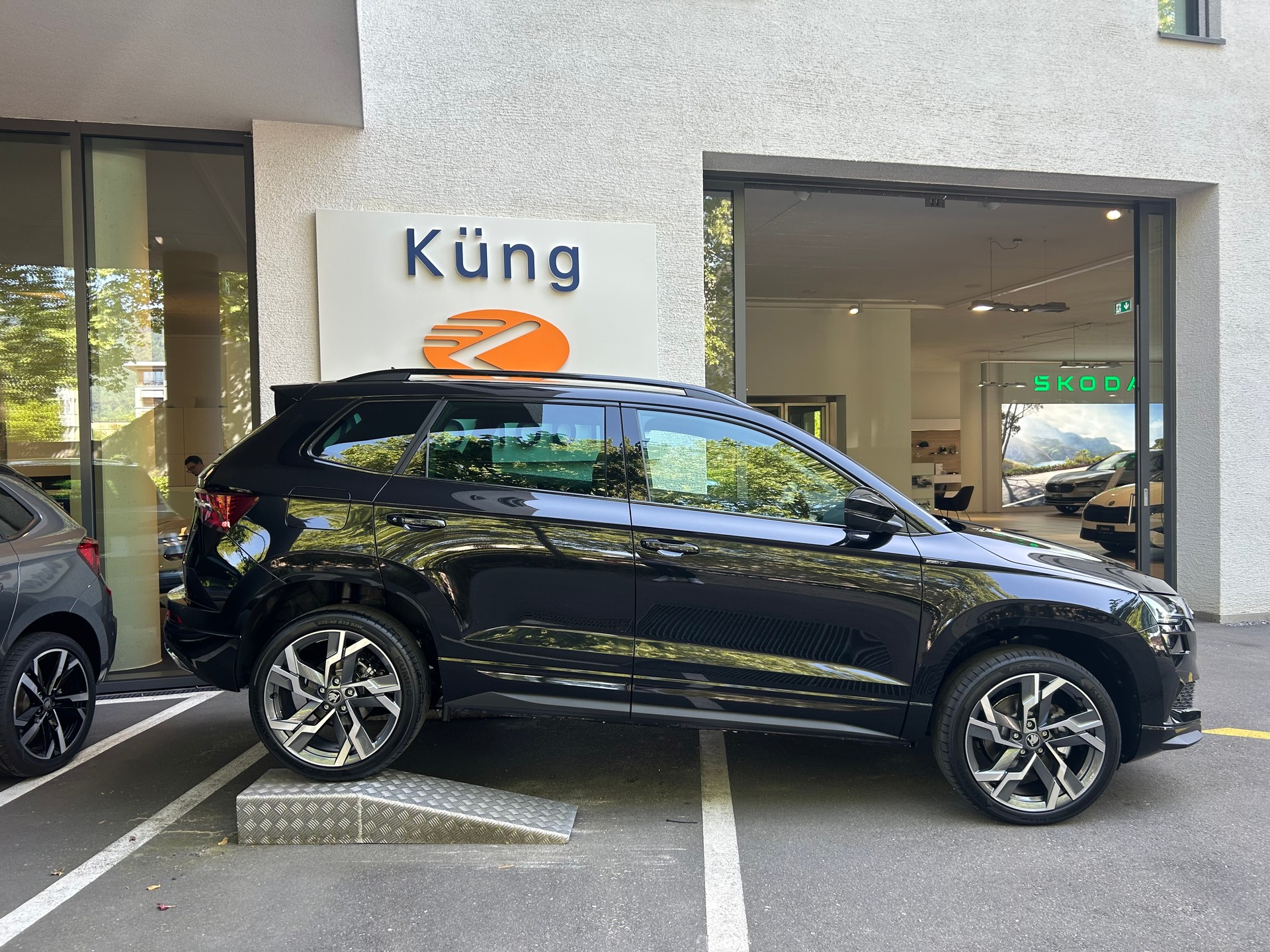 SKODA Karoq 1.5 TSI SportLine DSG-image-1