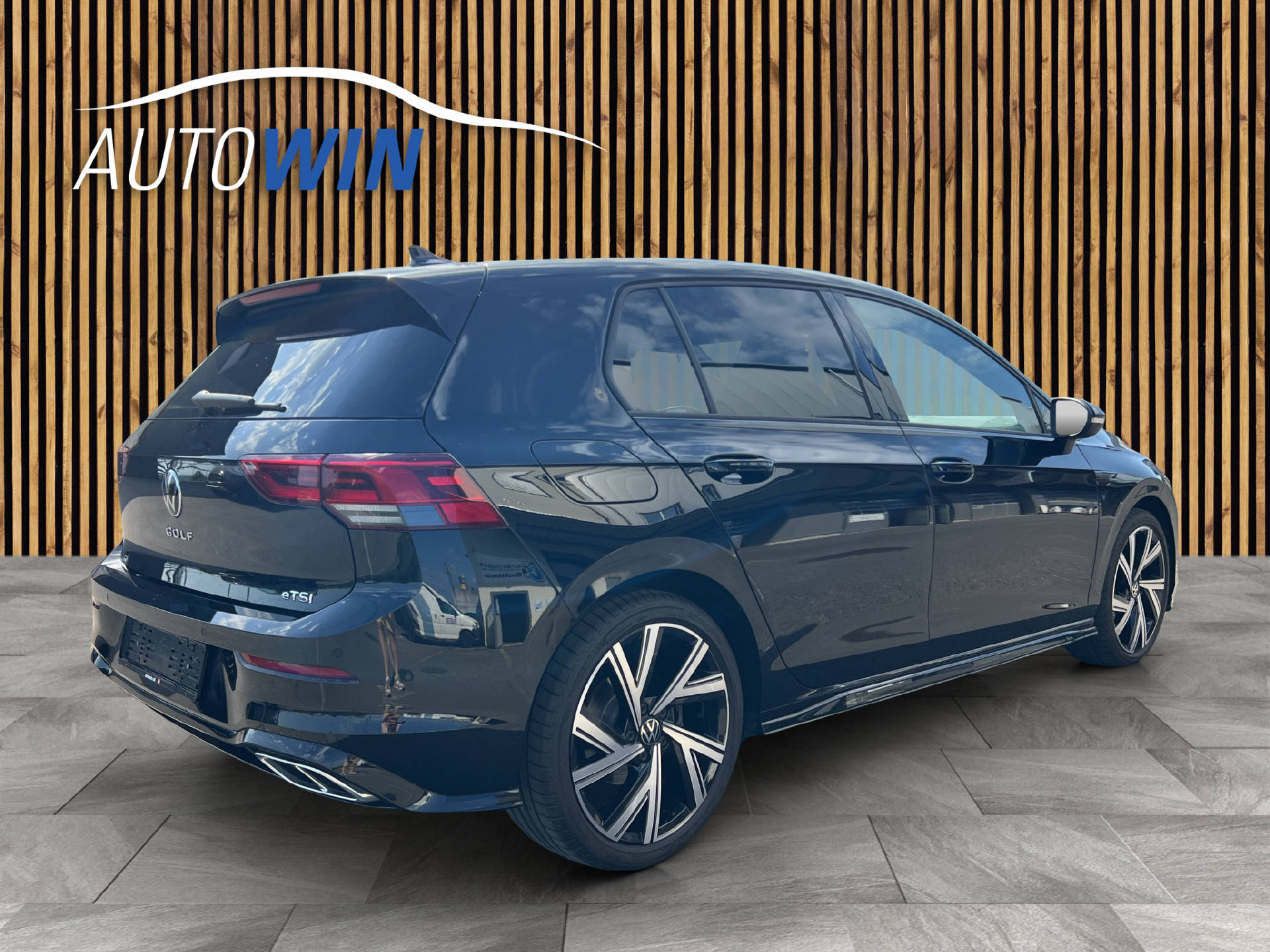 VW Golf VIII 1.5 eTSI R-Line DSG-image-5