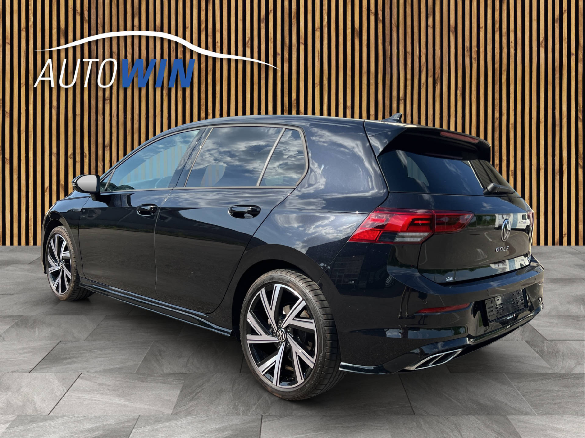 VW Golf VIII 1.5 eTSI R-Line DSG-image-3