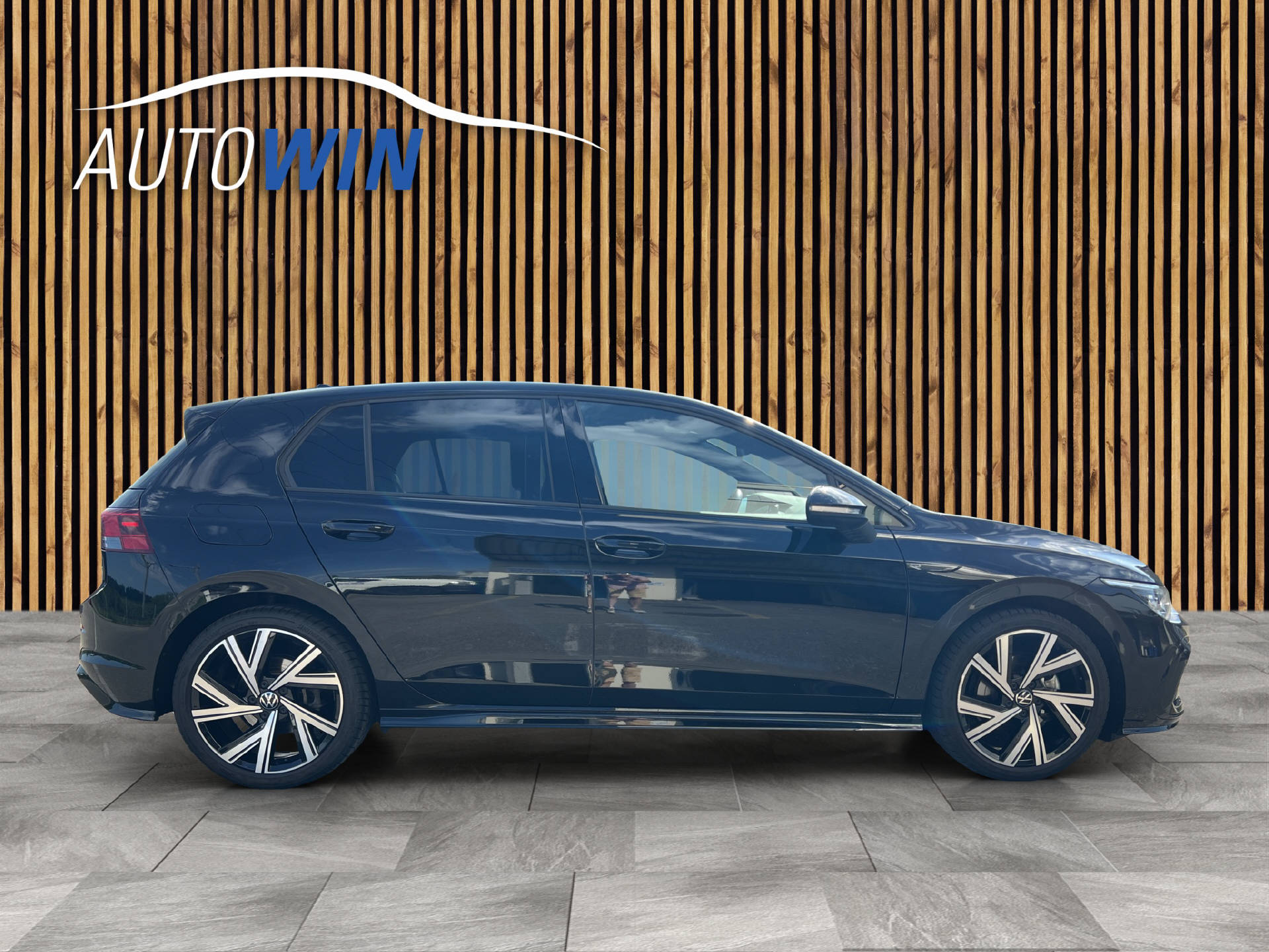 VW Golf VIII 1.5 eTSI R-Line DSG-image-6