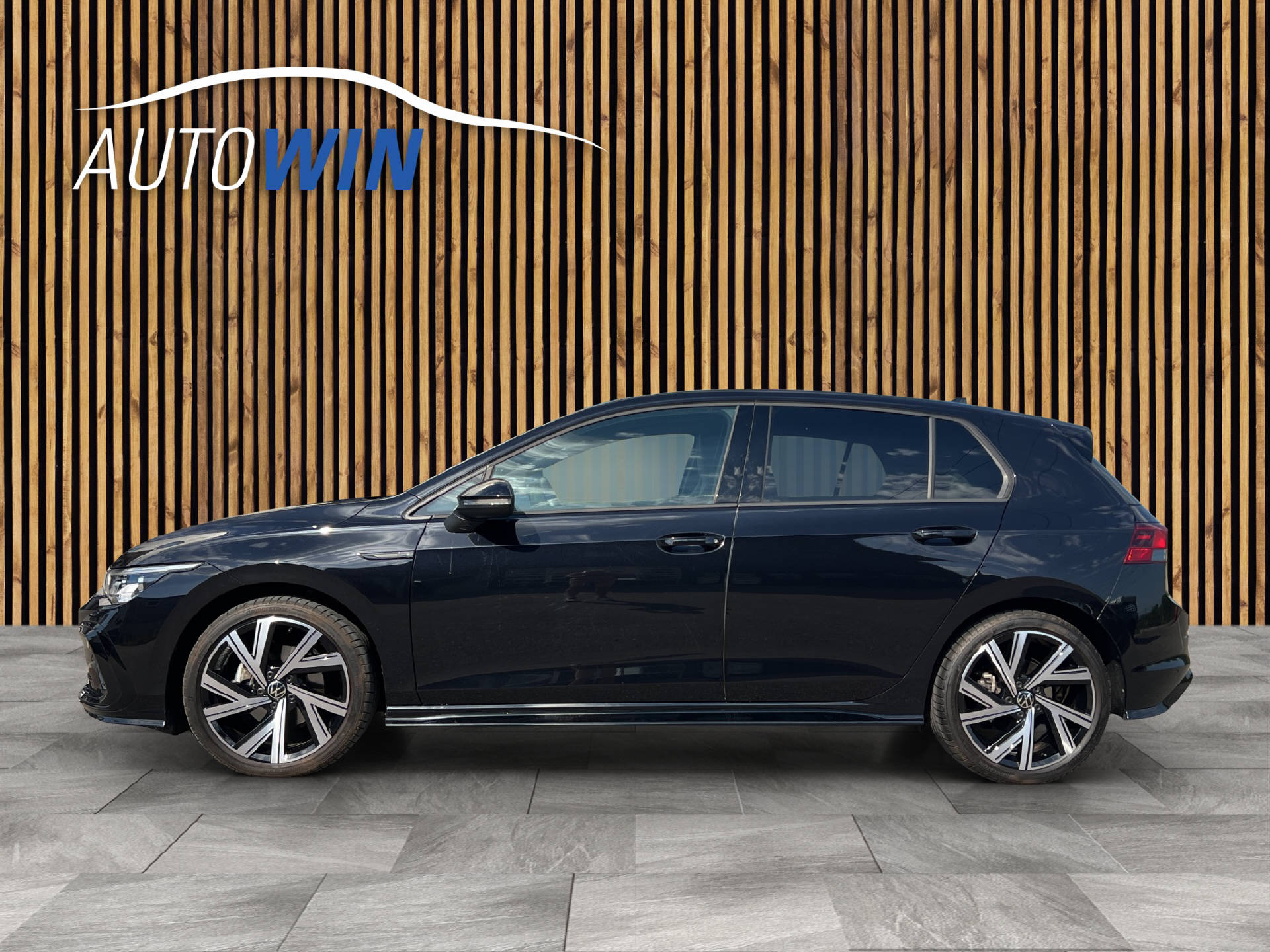 VW Golf VIII 1.5 eTSI R-Line DSG-image-2