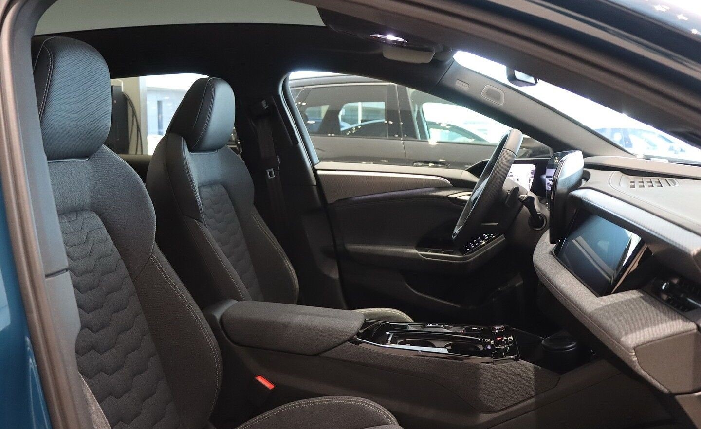 AUDI A6 Avant e-tron performance-image-1