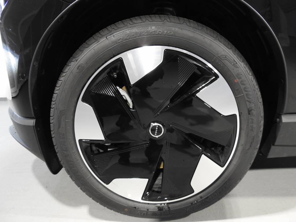 VOLVO EX 30 E60 Twin Ultra Performance AWD-image-9