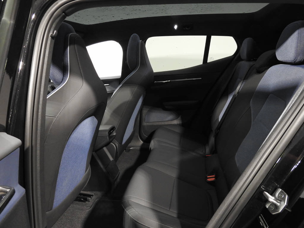 VOLVO EX 30 E60 Twin Ultra Performance AWD-image-7